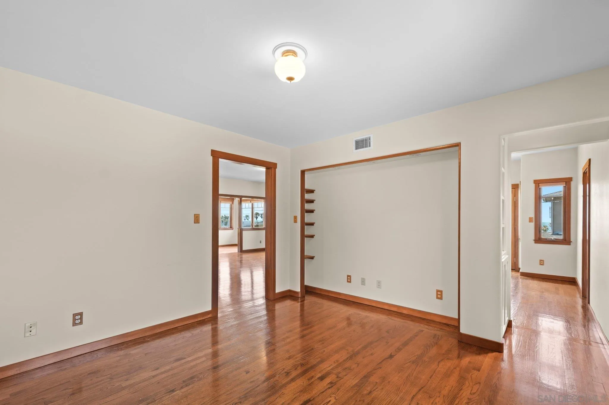 https://cdn.realtyfeed.com/cdn/127/260012492/9475190c0253205e791d7d26f3f675ba.webp
