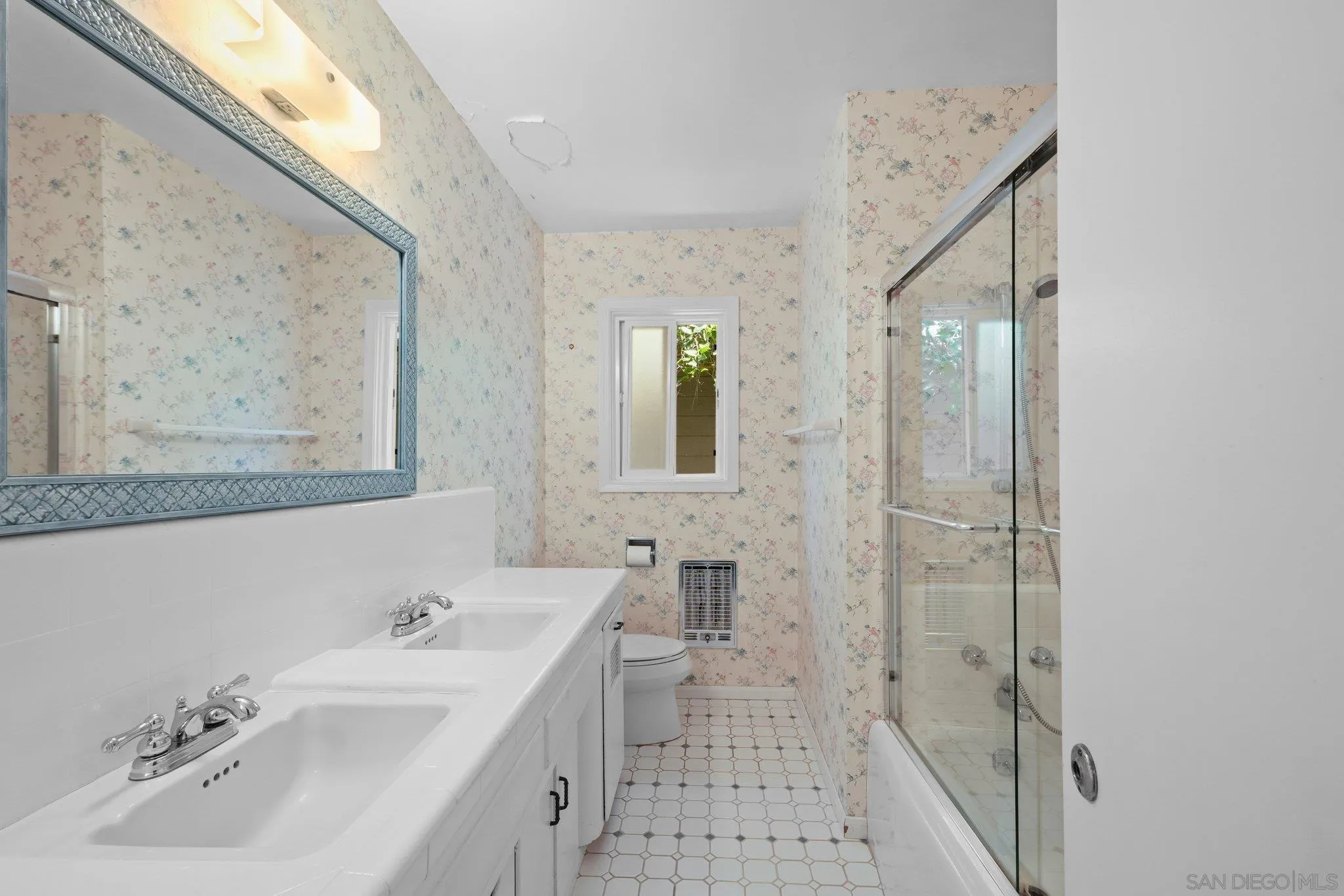 https://cdn.realtyfeed.com/cdn/127/260012492/a8e46440245452799b76a549fd5efad6.webp