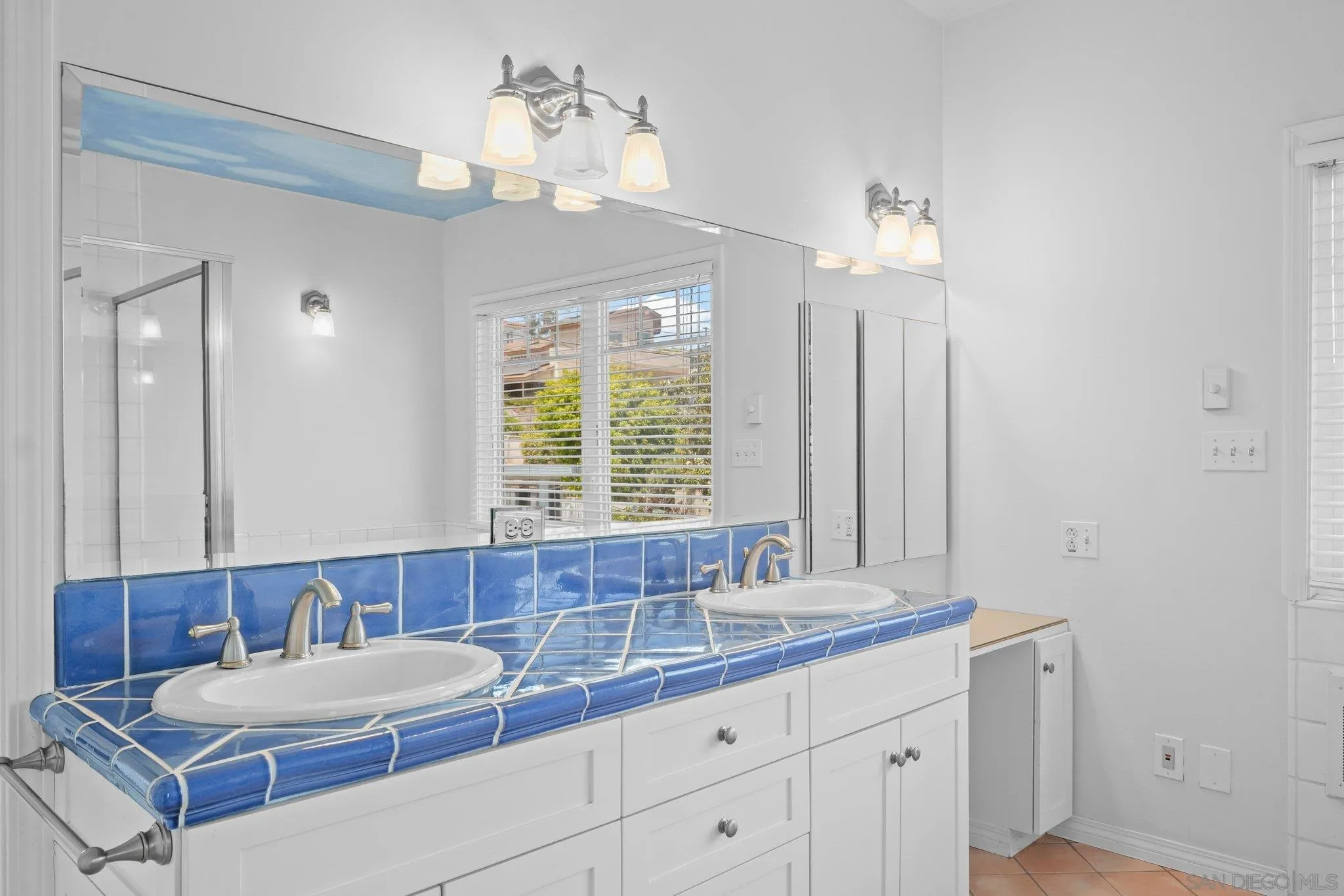 https://cdn.realtyfeed.com/cdn/127/260012492/ddc8fc4f05a9e8b145f9d45e8bda02f5.webp
