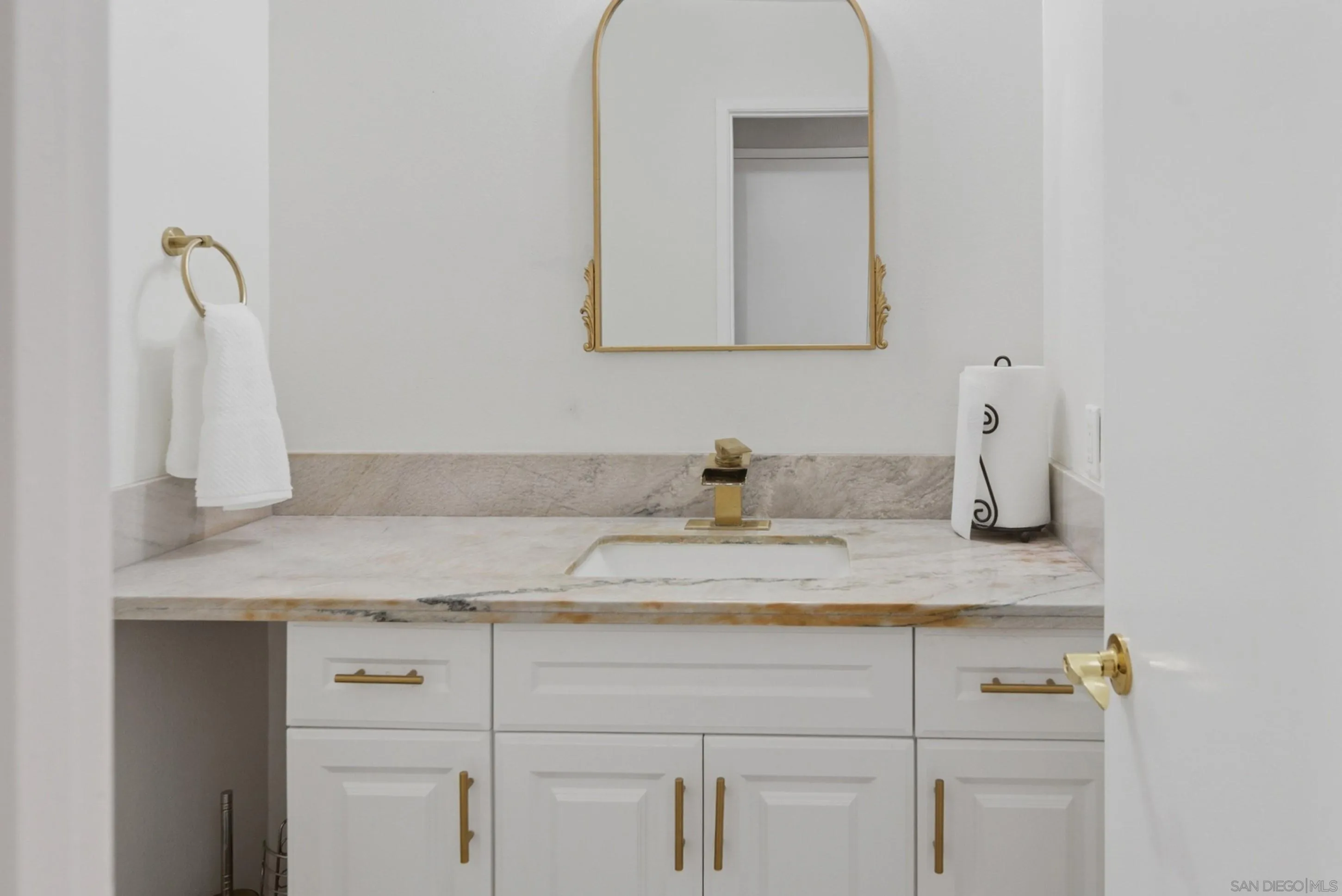 https://cdn.realtyfeed.com/cdn/127/260012497/189b41f2ac081e67bee872661e5eb2d2.webp