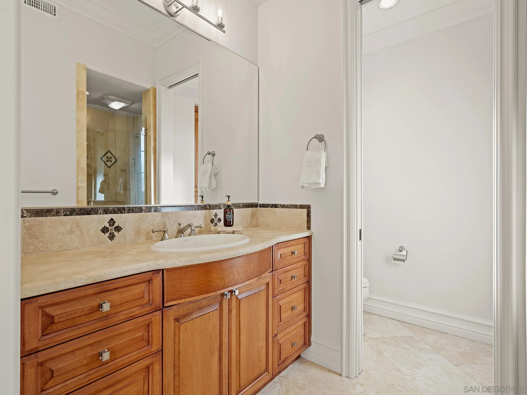 https://cdn.realtyfeed.com/cdn/127/260012499/600469fd6f8551845ac840d67e8e69c0.webp