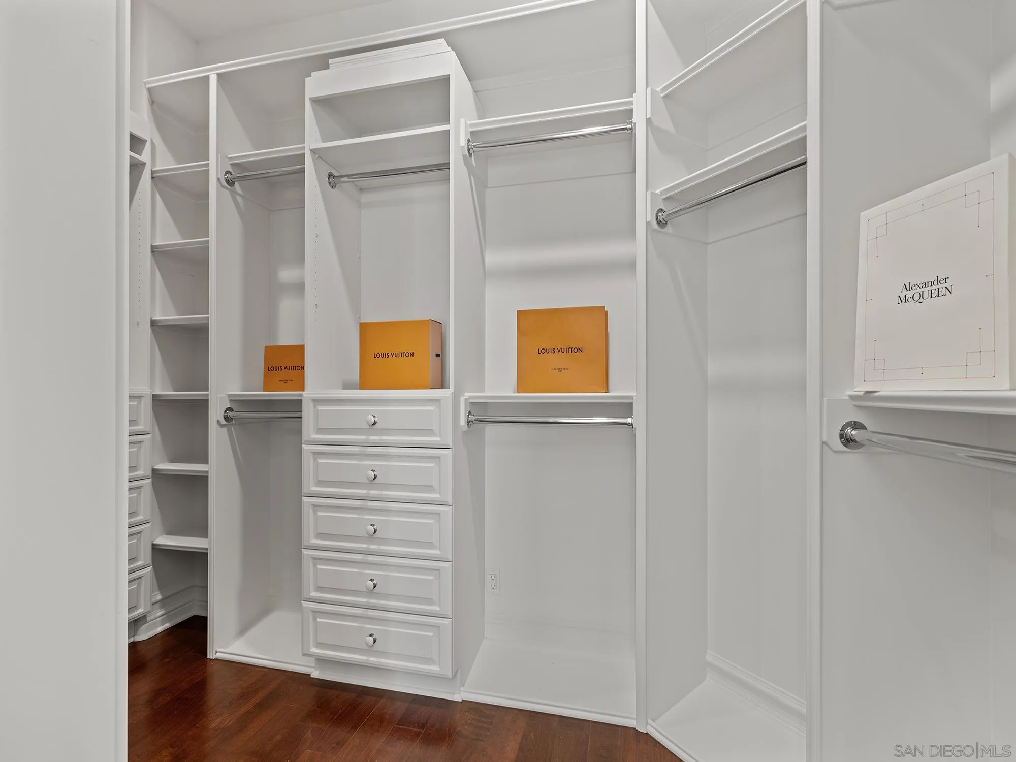 https://cdn.realtyfeed.com/cdn/127/260012499/7d346858ce069d8545e48232c416d3a8.webp