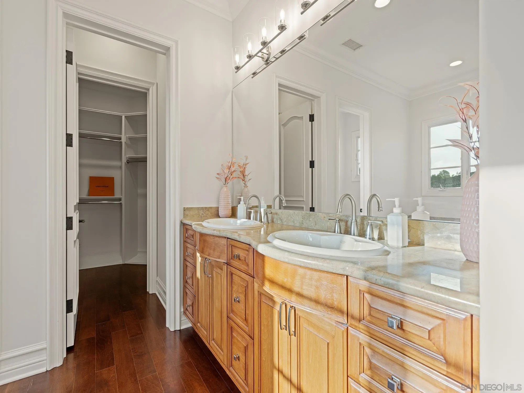 https://cdn.realtyfeed.com/cdn/127/260012499/8c7d1c078cee2d1b80edccebd0a01e5b.webp