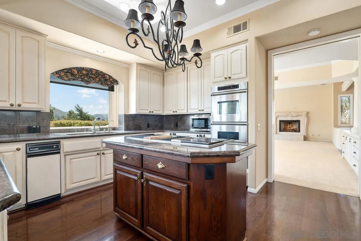 https://cdn.realtyfeed.com/cdn/127/260012504/141e5cc9529d1150ff11b933410961b3.webp