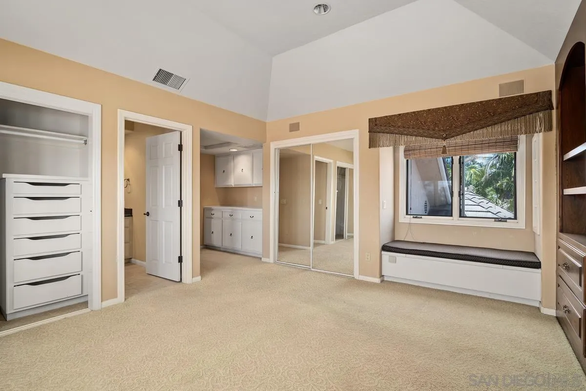 https://cdn.realtyfeed.com/cdn/127/260012504/1ff933e6aaad7f195e43dfc562ed3af2.webp