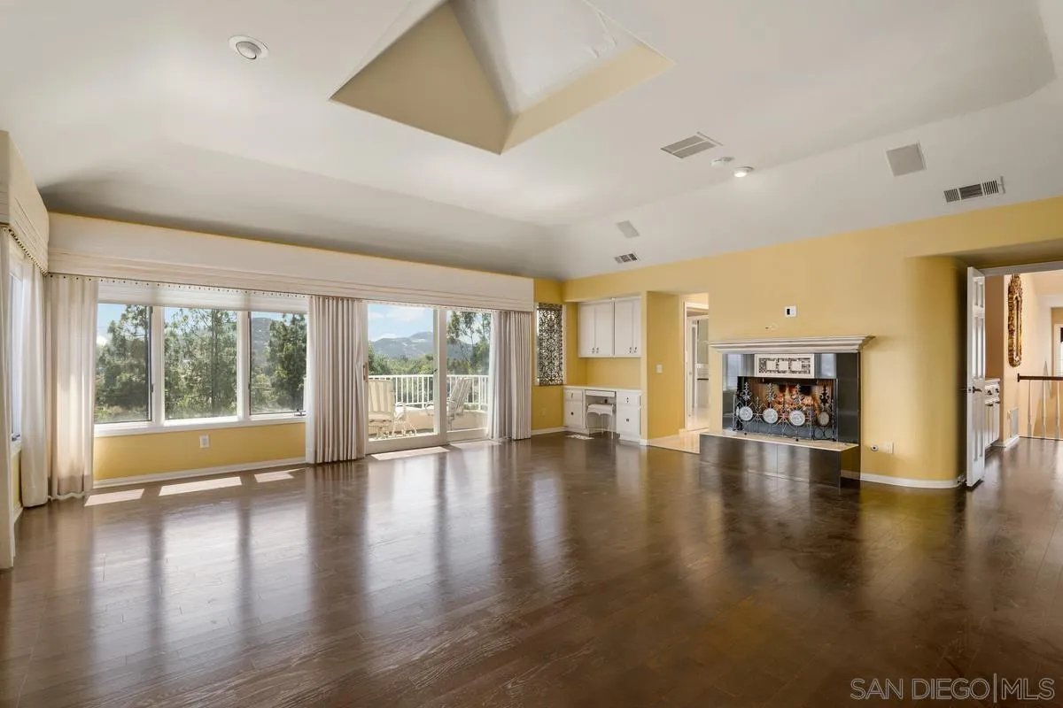 https://cdn.realtyfeed.com/cdn/127/260012504/576977167b79cf229964417bc6f1ad1d.webp