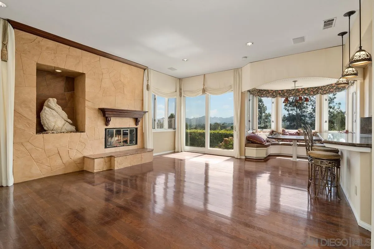 https://cdn.realtyfeed.com/cdn/127/260012504/911c3a97d906f589633458afbfb44e4e.webp
