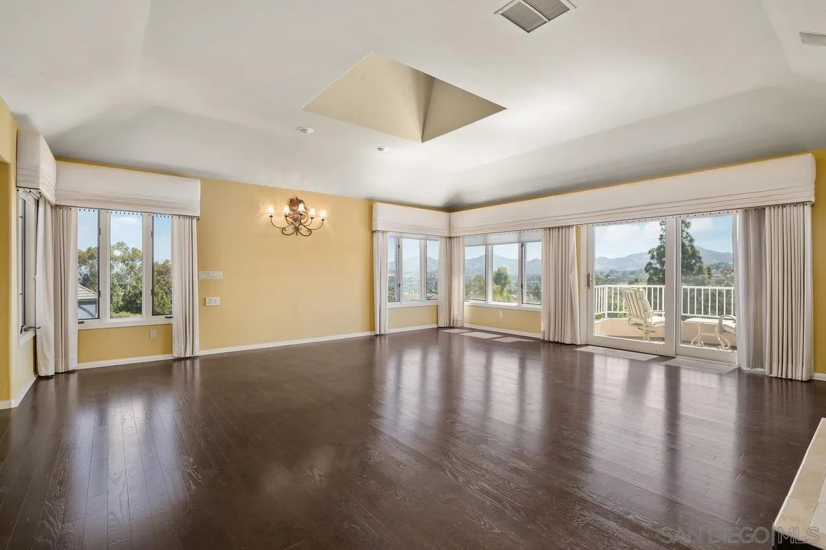 https://cdn.realtyfeed.com/cdn/127/260012504/913d07b3386ed38283f7c5d084acaa21.webp