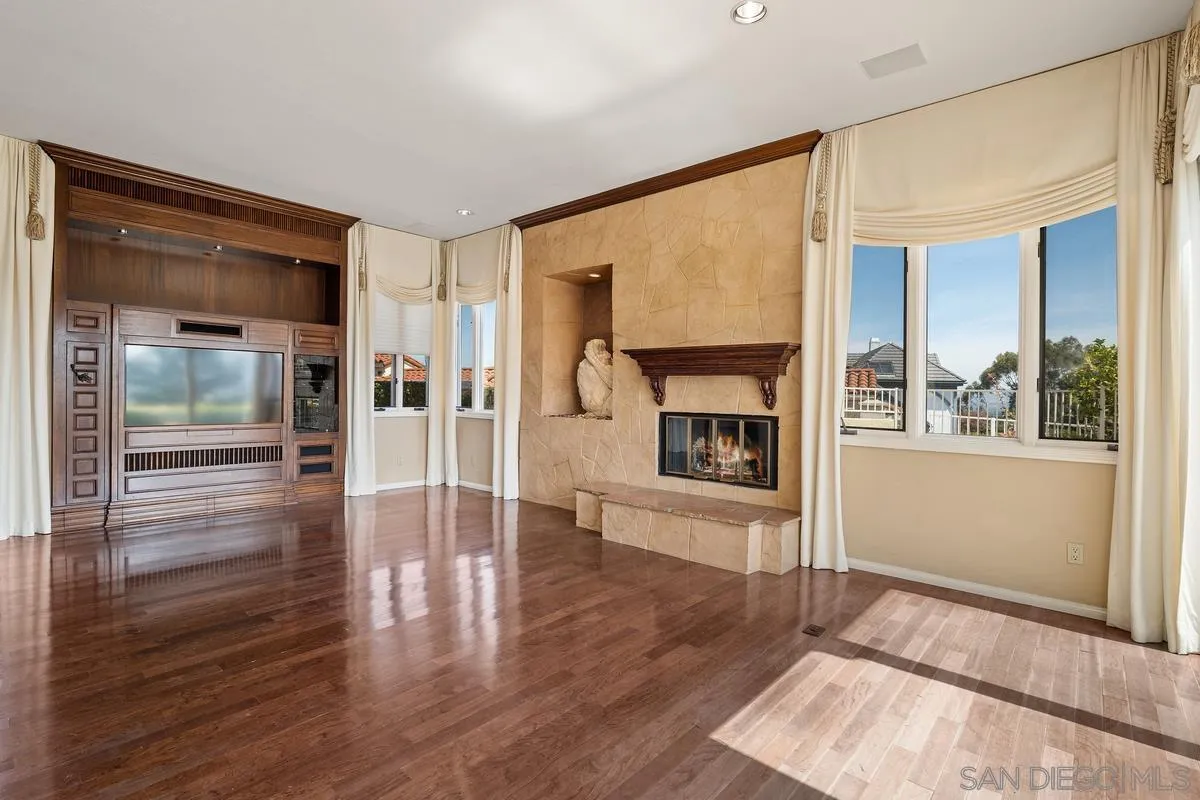 https://cdn.realtyfeed.com/cdn/127/260012504/c1cacecaaabc9ecdf458cd842d79fcee.webp