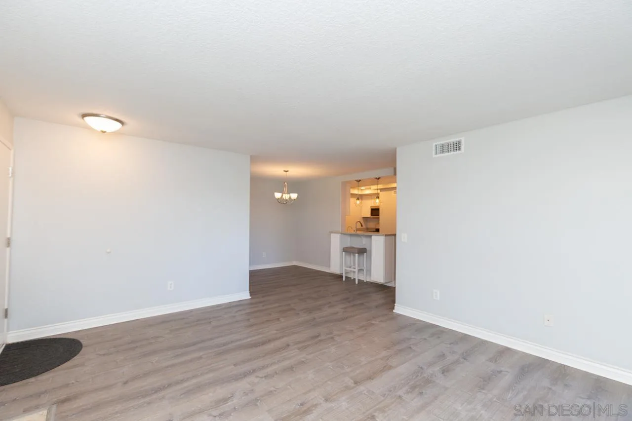 https://cdn.realtyfeed.com/cdn/127/260012508/21c8d436a485fb24347bc372ceb05004.webp