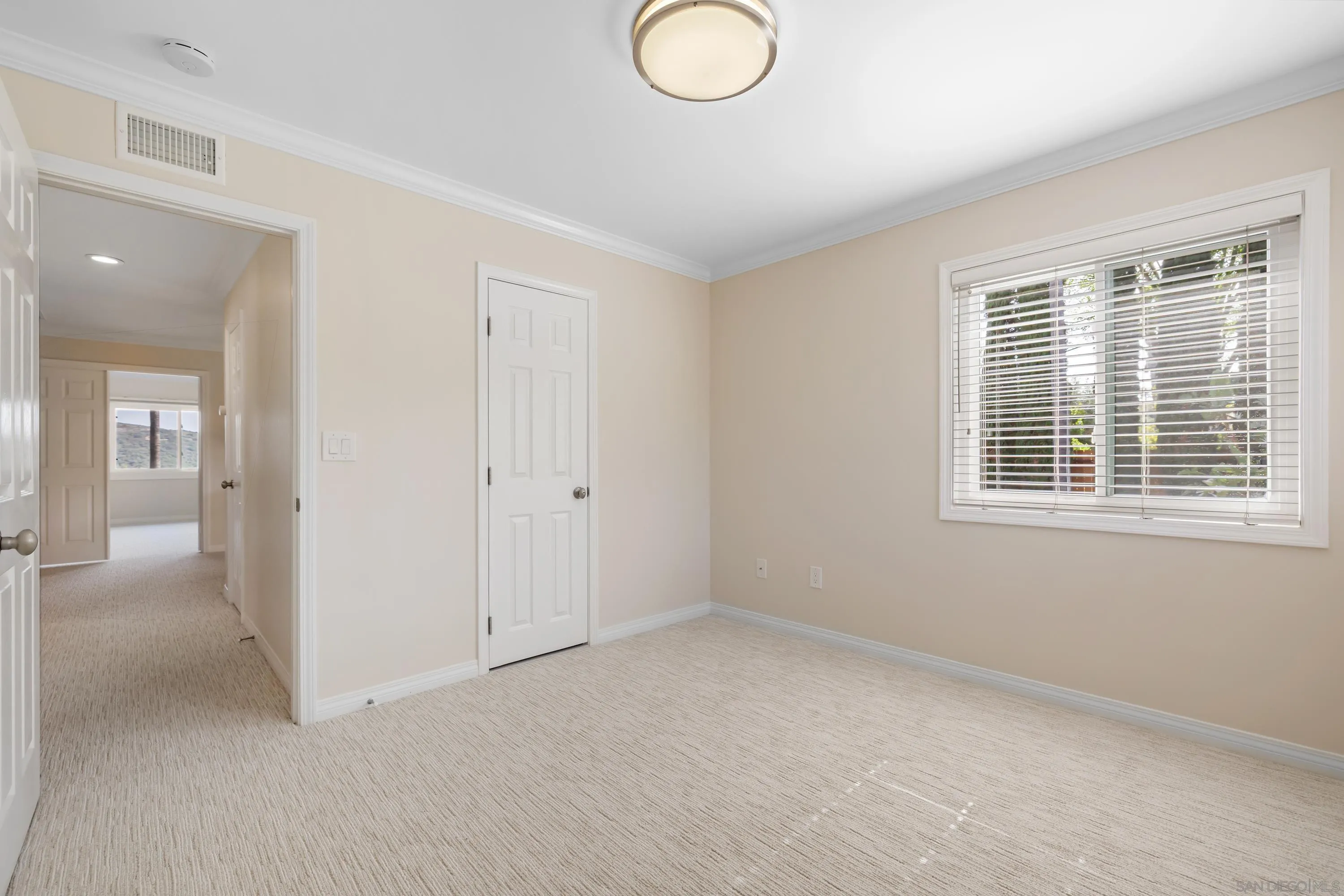 https://cdn.realtyfeed.com/cdn/127/260012517/acca4f22bbc19921c9d42c4ea7c0546b.webp