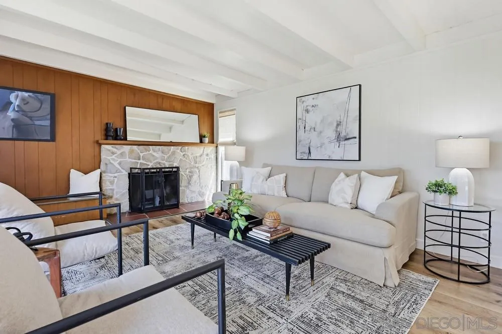 https://cdn.realtyfeed.com/cdn/127/260012518/2d4b3524f4165fea77cbcad8bbd4e7be.webp