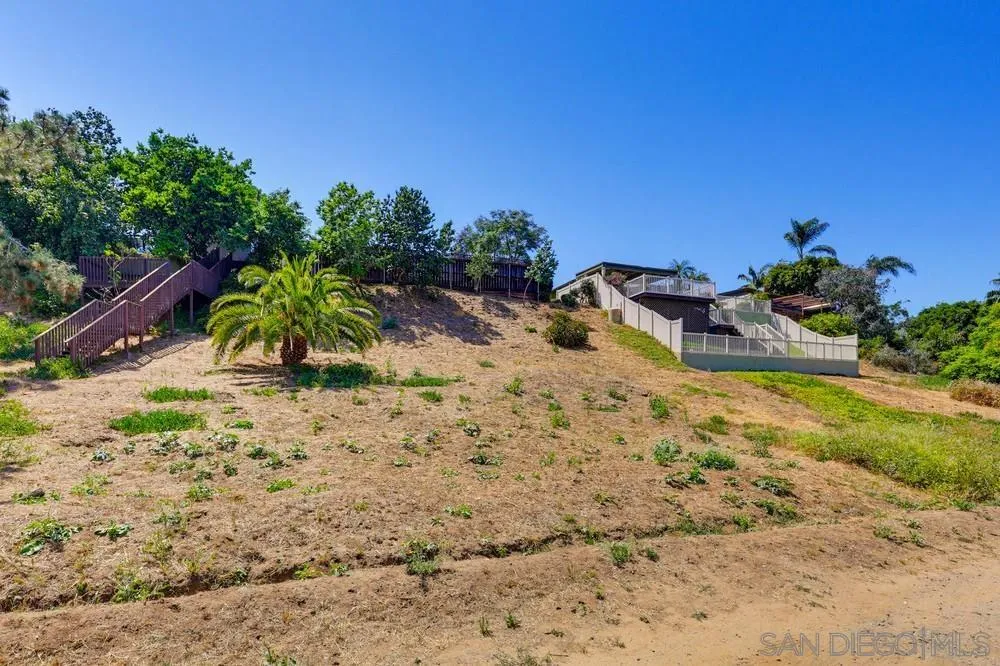 https://cdn.realtyfeed.com/cdn/127/260012518/6e1e941f276912baaa9012efd2f8ae70.webp