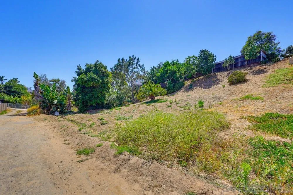 https://cdn.realtyfeed.com/cdn/127/260012518/6f3689c5303b01a999692fcc9f98267e.webp