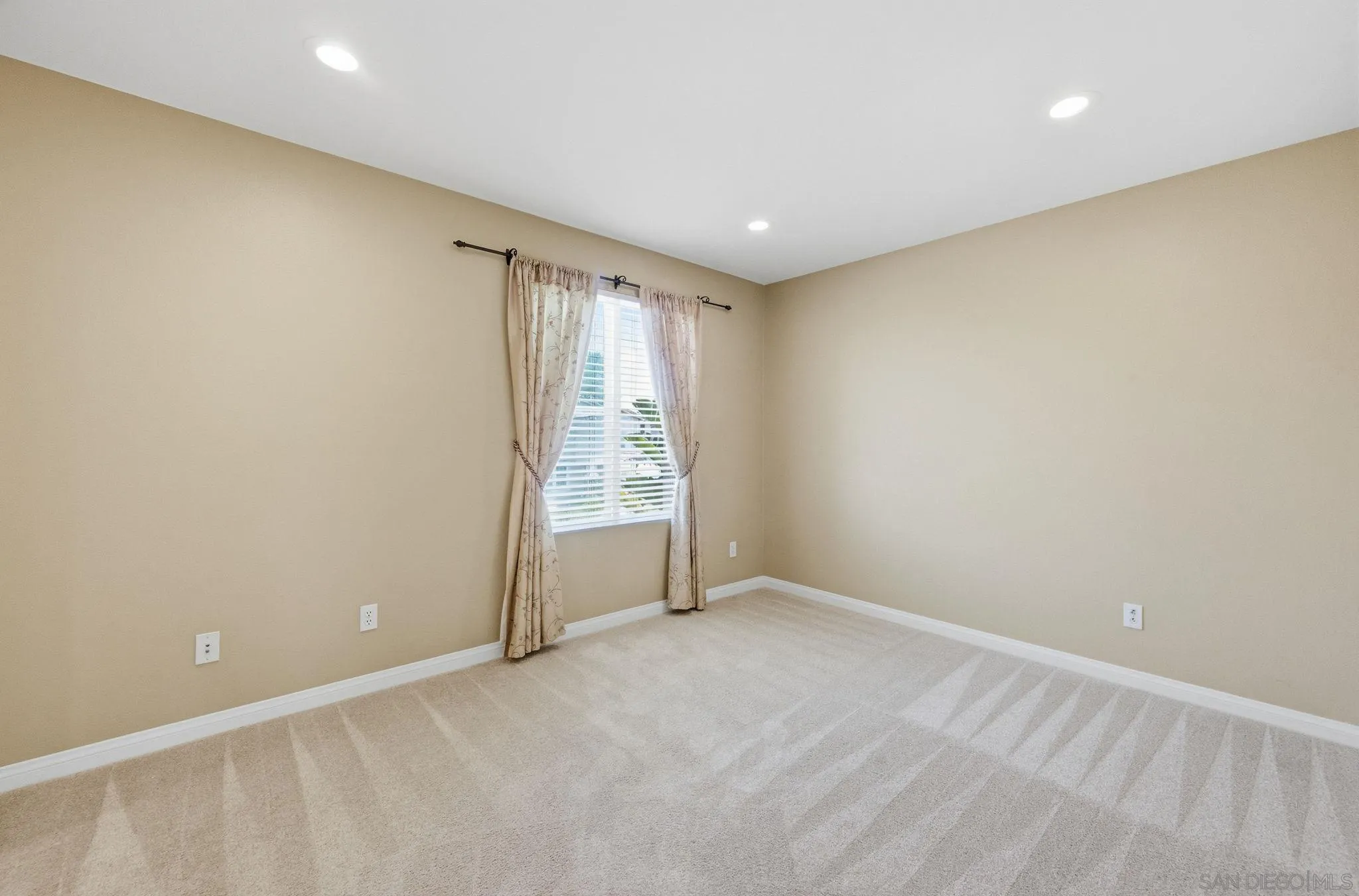https://cdn.realtyfeed.com/cdn/127/260012522/4e72de7140551b60de0642fa4f21e10b.webp