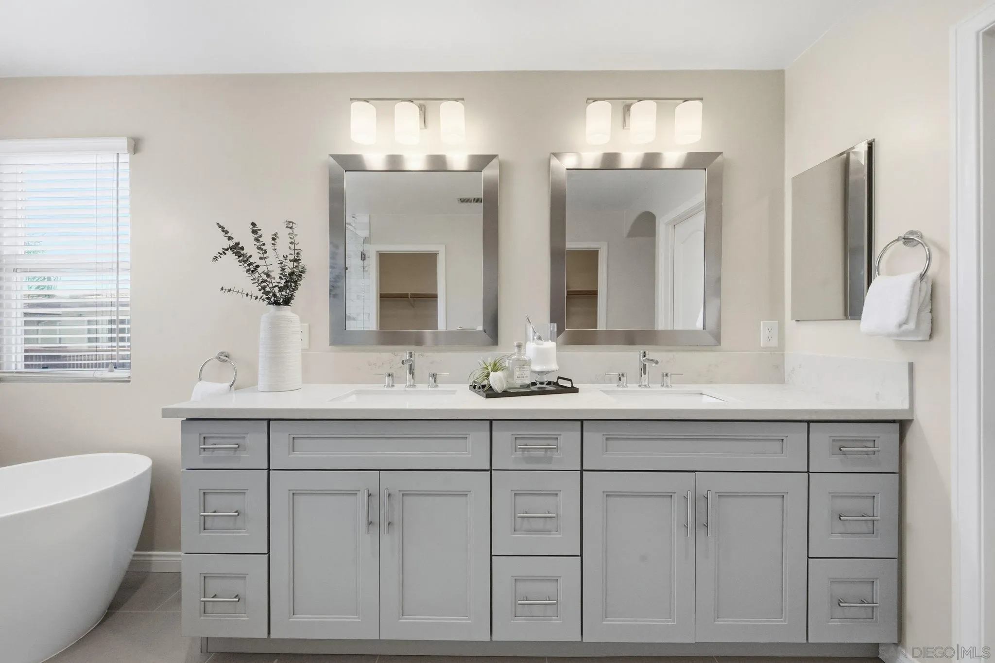 https://cdn.realtyfeed.com/cdn/127/260012522/5fc3ac394caebdd33ef1559e25a6b9c2.webp
