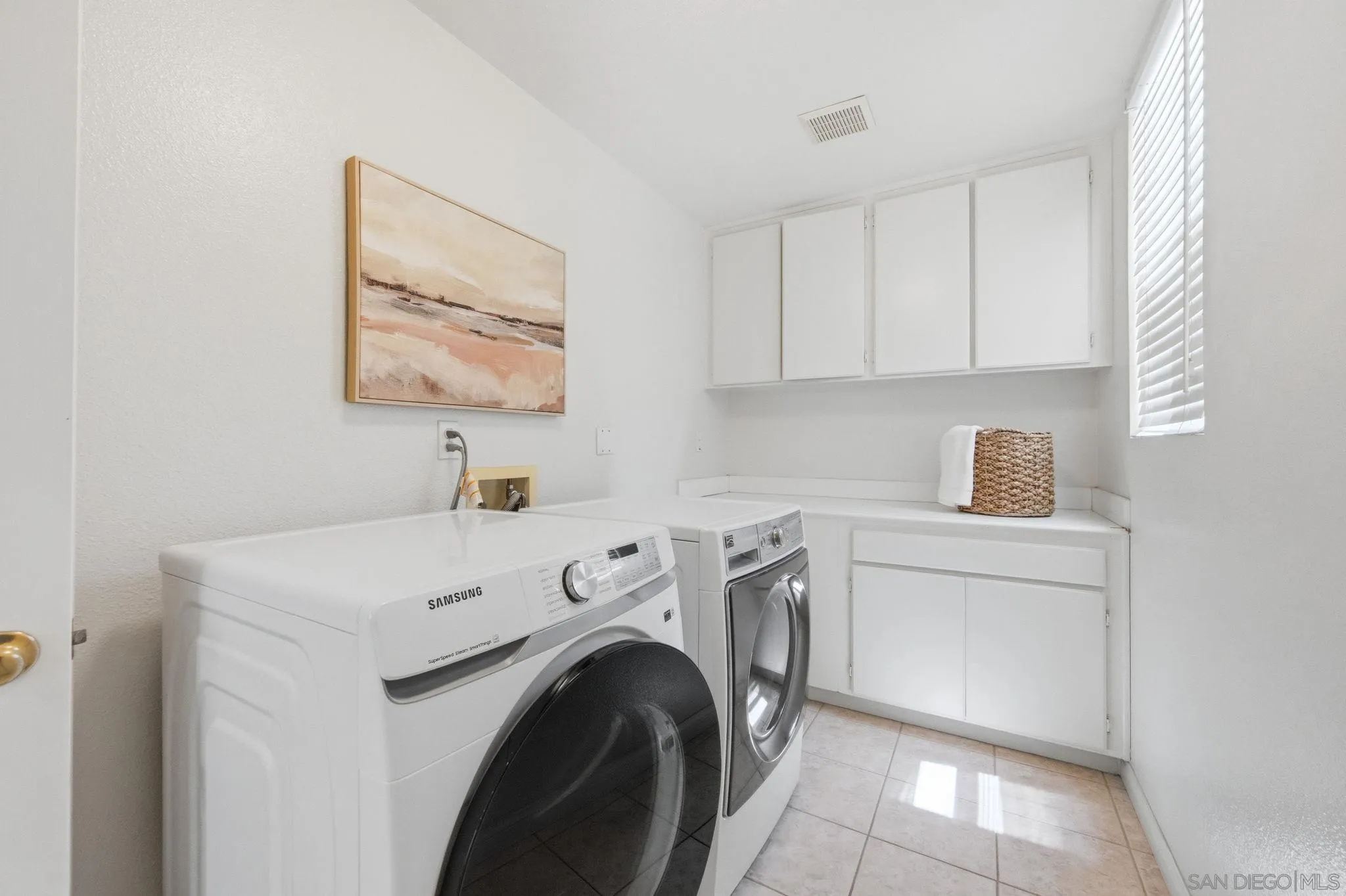 https://cdn.realtyfeed.com/cdn/127/260012522/b2aaa2afe3a9122667c4189aaf85c2de.webp