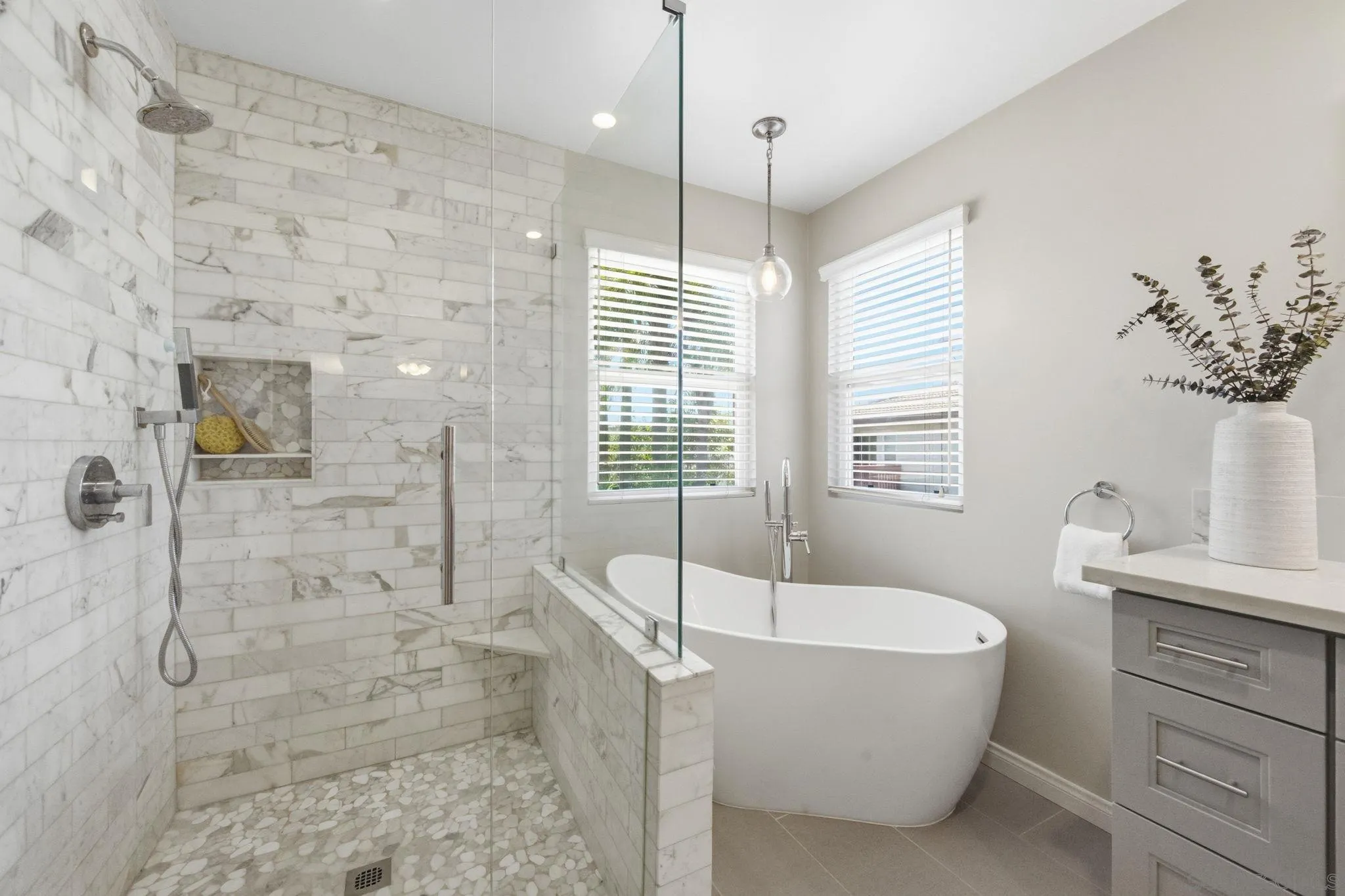 https://cdn.realtyfeed.com/cdn/127/260012522/f30a50a6687f74139195346f019fde0c.webp
