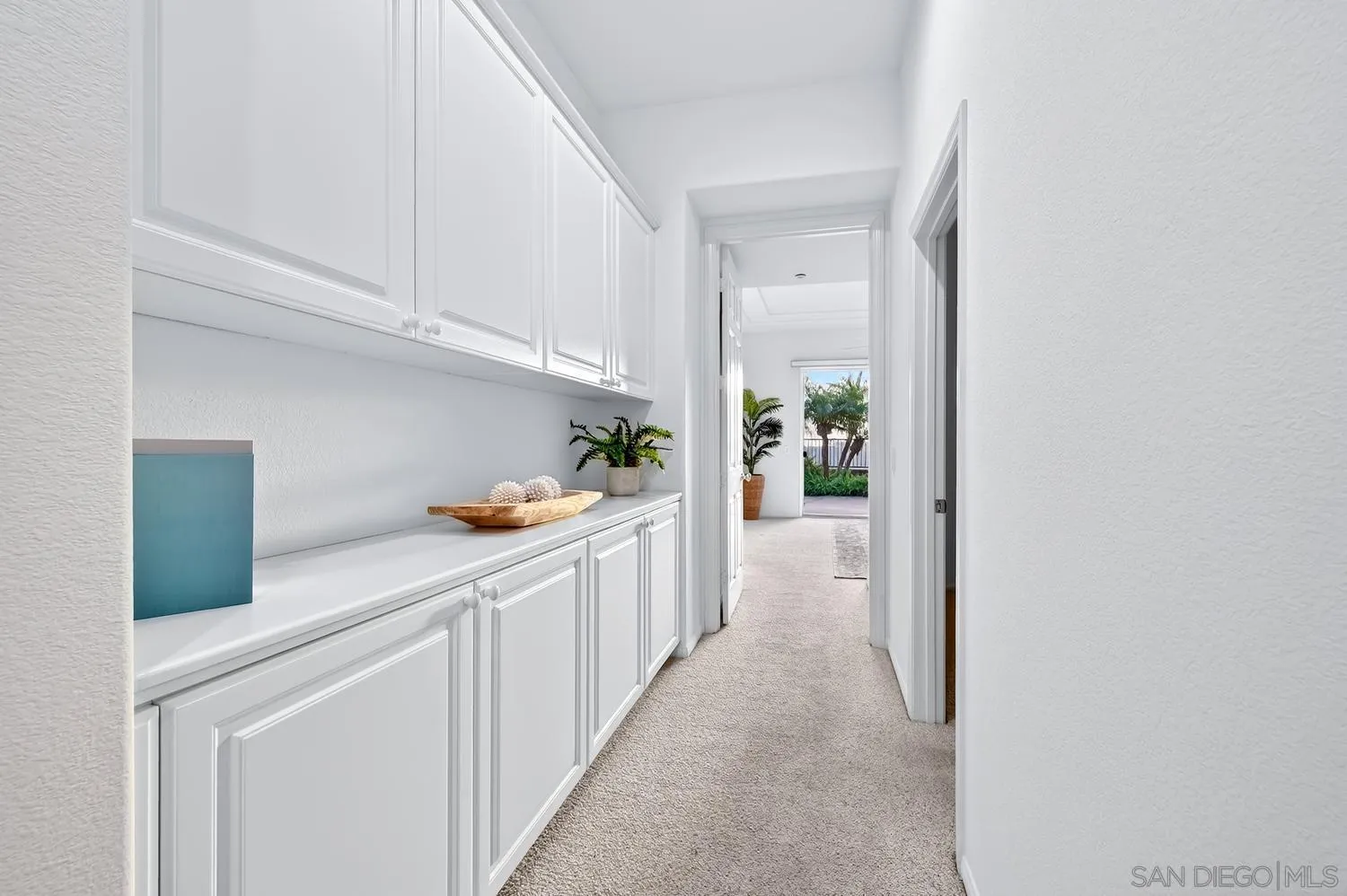 https://cdn.realtyfeed.com/cdn/127/260012523/183da2cf78412c45458e8d773a1c72e6.webp
