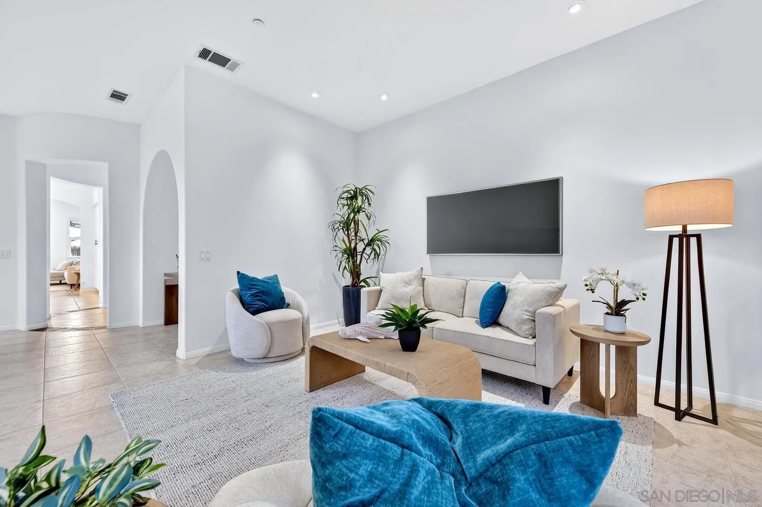 https://cdn.realtyfeed.com/cdn/127/260012523/522ec63434b9133437bb0f0bd015742a.webp