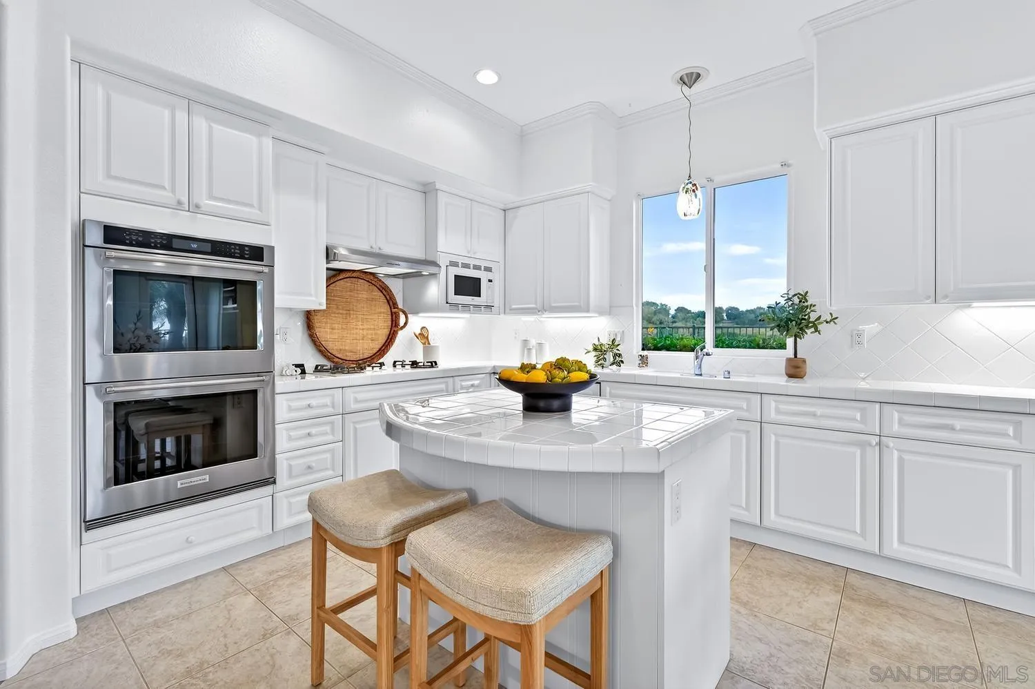 https://cdn.realtyfeed.com/cdn/127/260012523/541def51a949a8b14ced415311da6ea8.webp