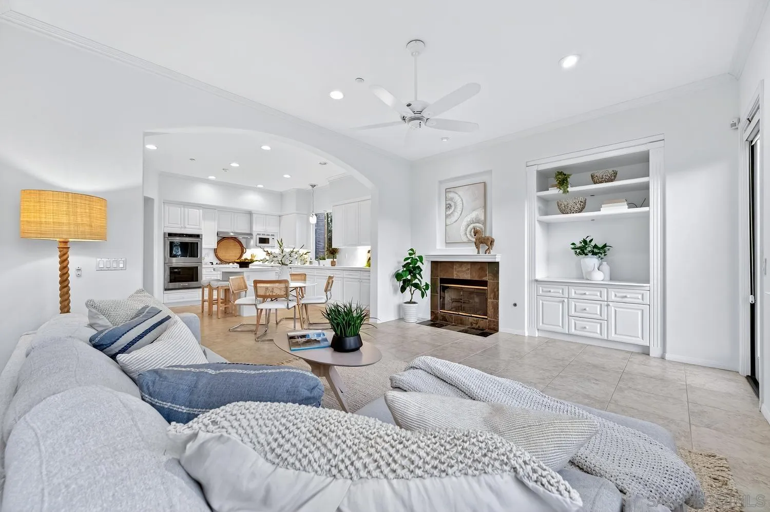 https://cdn.realtyfeed.com/cdn/127/260012523/694e1fa2721e95455b865d953edb53fb.webp
