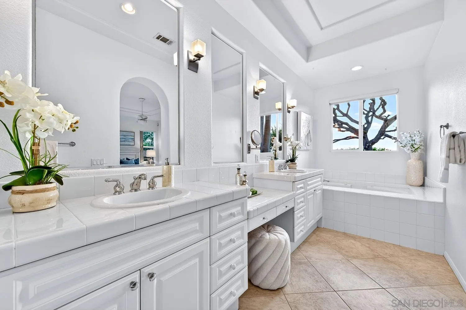 https://cdn.realtyfeed.com/cdn/127/260012523/836586e3f3ee887af663ea571414752c.webp