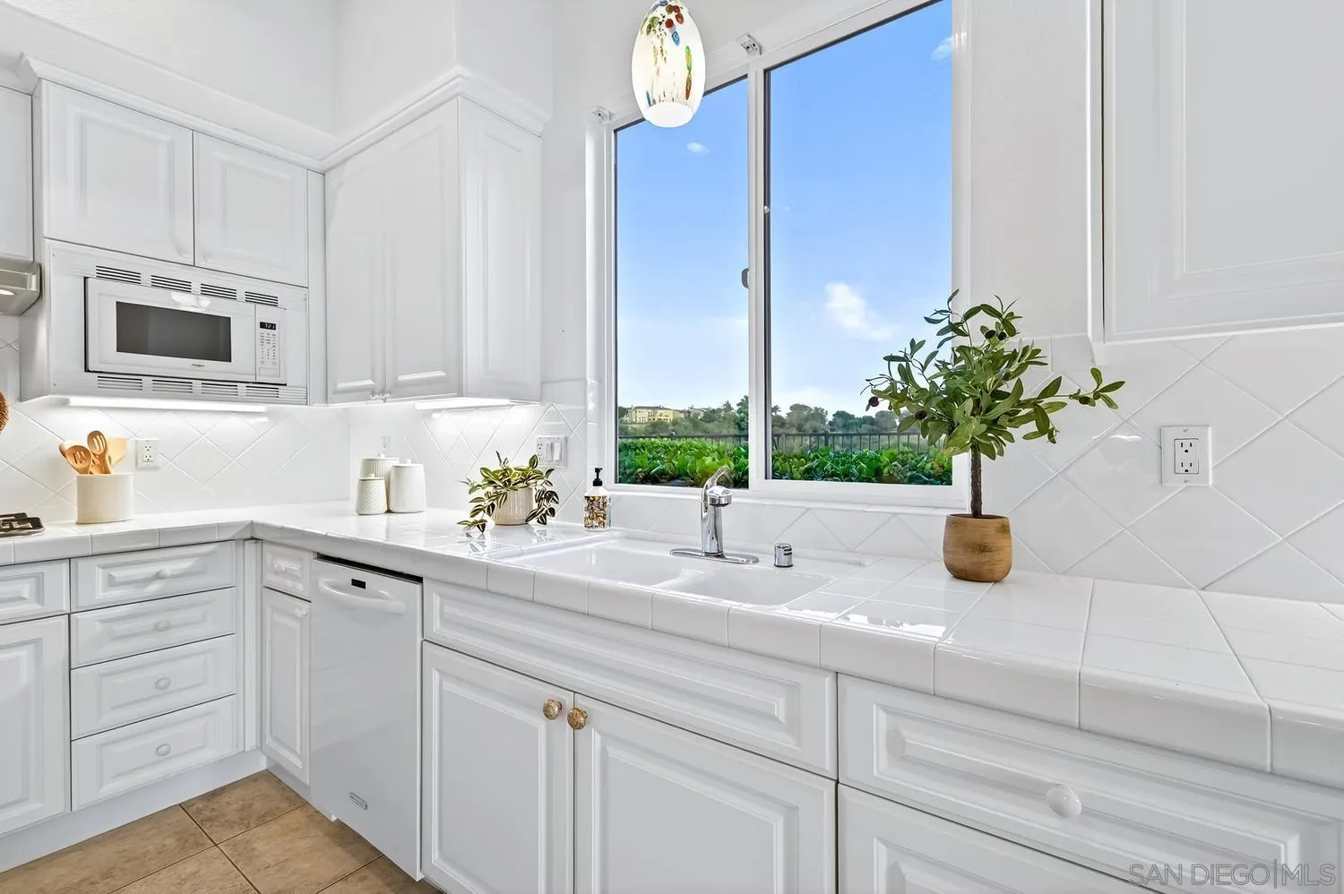 https://cdn.realtyfeed.com/cdn/127/260012523/8fad4f1ee69b64625cc9b610b8334f7d.webp