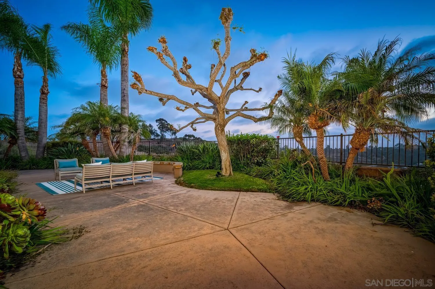 https://cdn.realtyfeed.com/cdn/127/260012523/c695a106a5f72c5999d03431be358f46.webp
