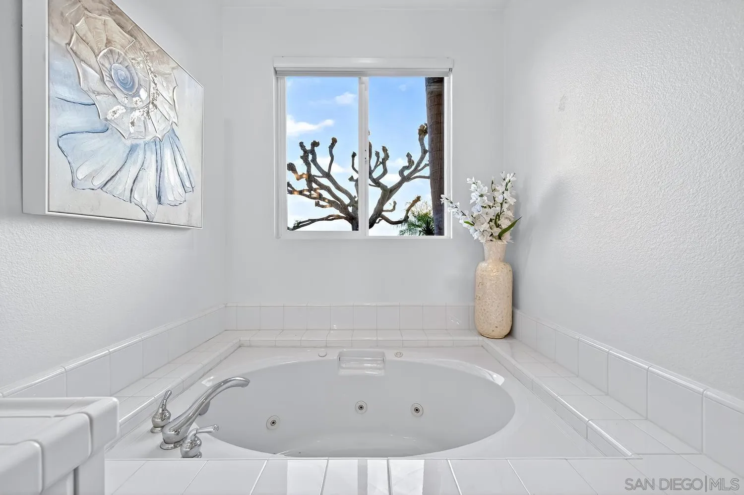 https://cdn.realtyfeed.com/cdn/127/260012523/e1735d321709076c095f0f8c97a1ca35.webp