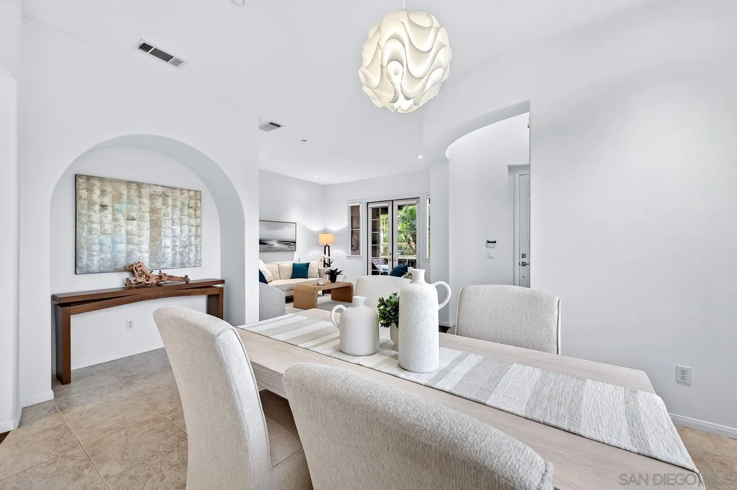 https://cdn.realtyfeed.com/cdn/127/260012523/e44aa0b09e14b2ba544f03757d4aad64.webp