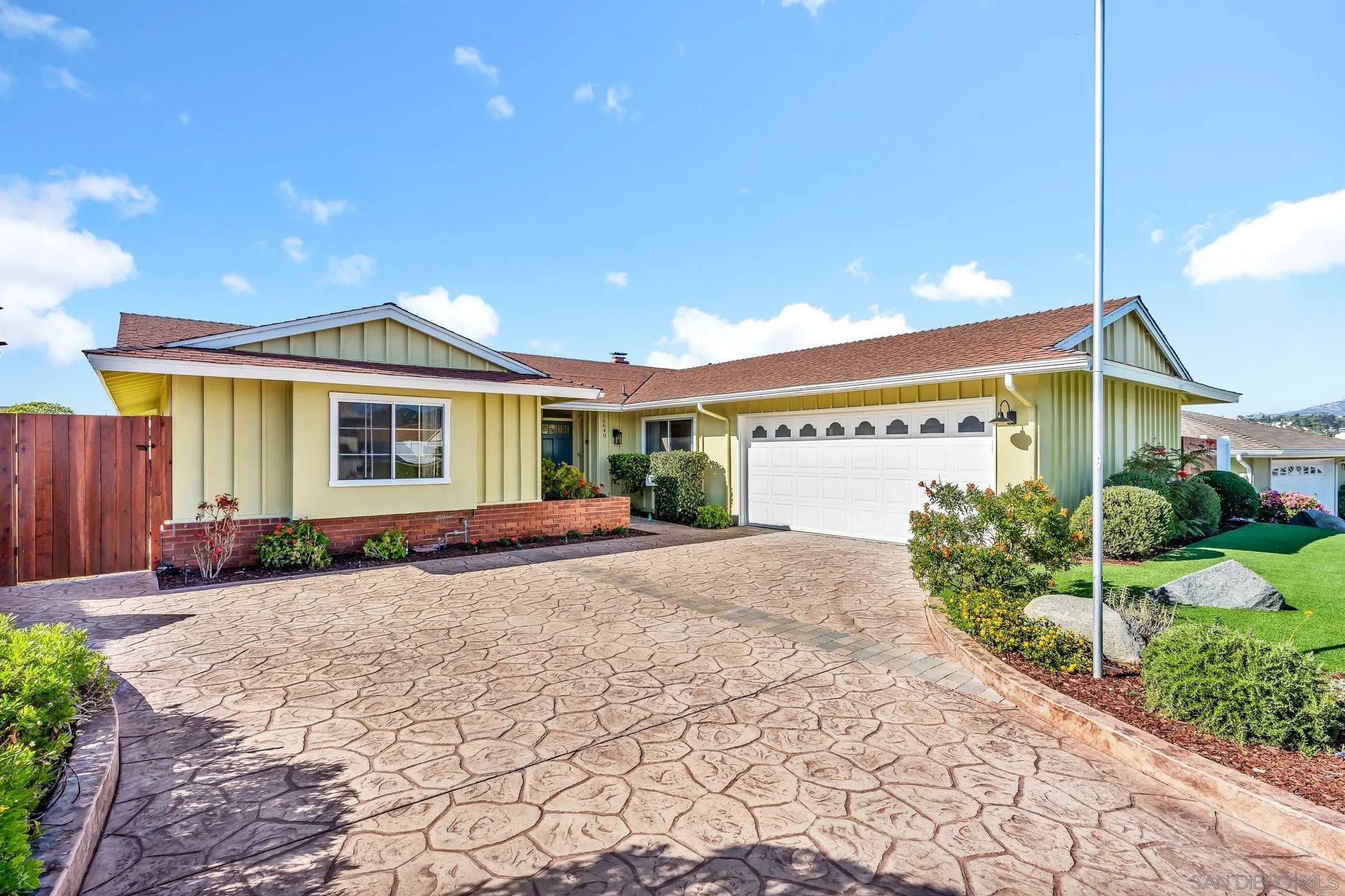 https://cdn.realtyfeed.com/cdn/127/260012526/0e1714271b82d03442aeb841507bcbc6.webp