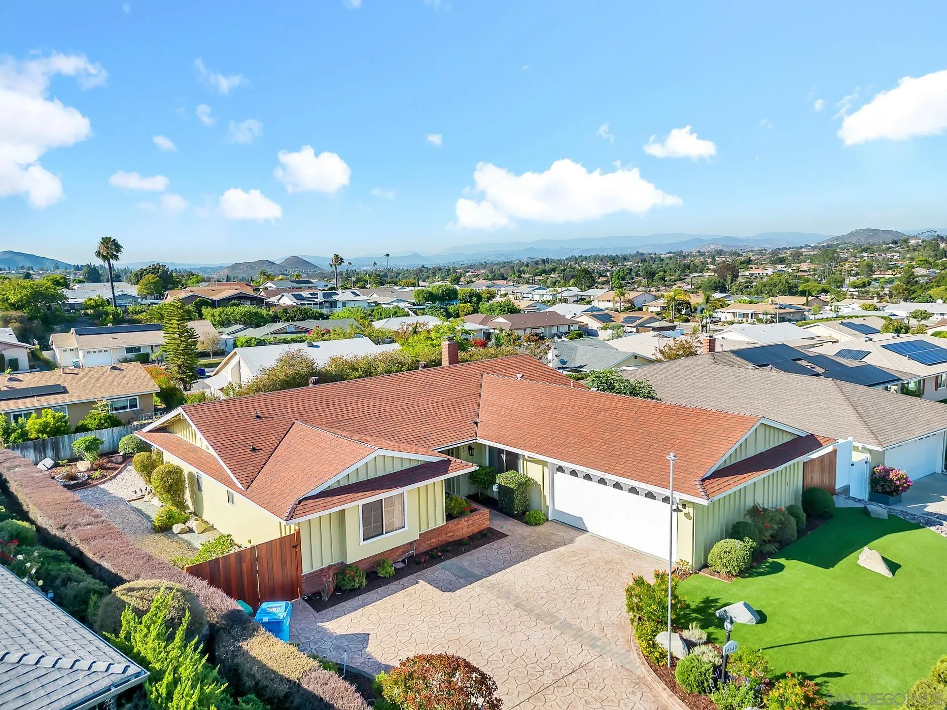 https://cdn.realtyfeed.com/cdn/127/260012526/2b5e6b4d4d95d9987d671daf42db5c13.webp