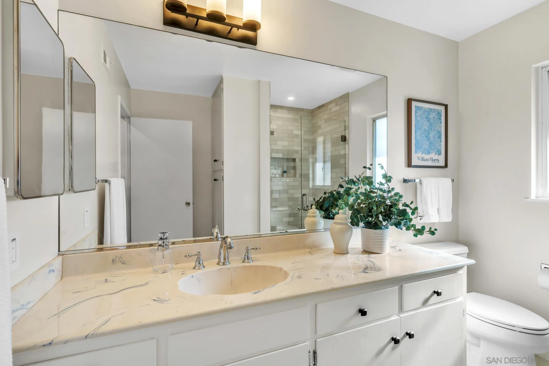 https://cdn.realtyfeed.com/cdn/127/260012526/61ef0a223108b3390cf8ef96101f4f52.webp