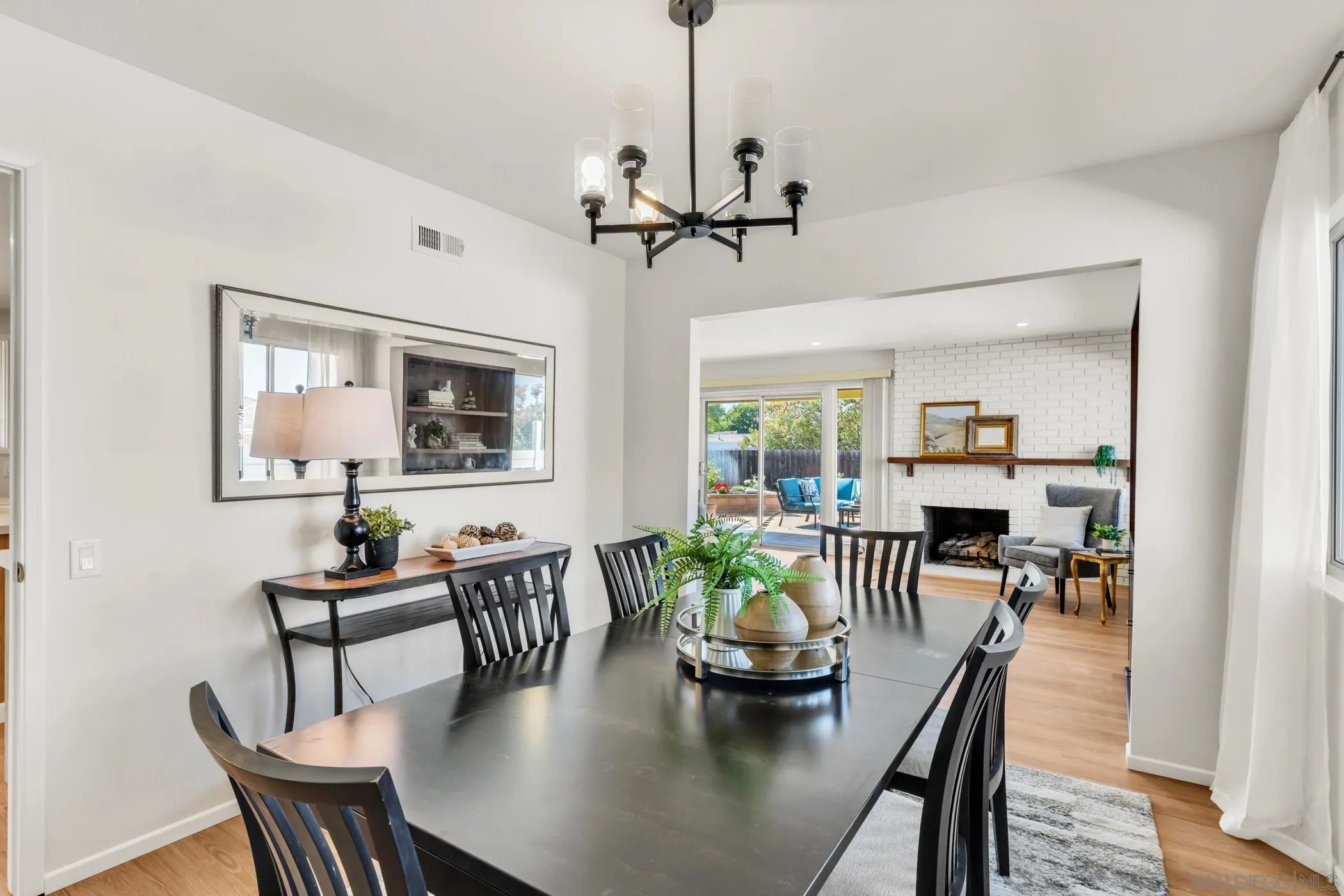 https://cdn.realtyfeed.com/cdn/127/260012526/7842fdf27e8d958a3d156aac0a8efb85.webp