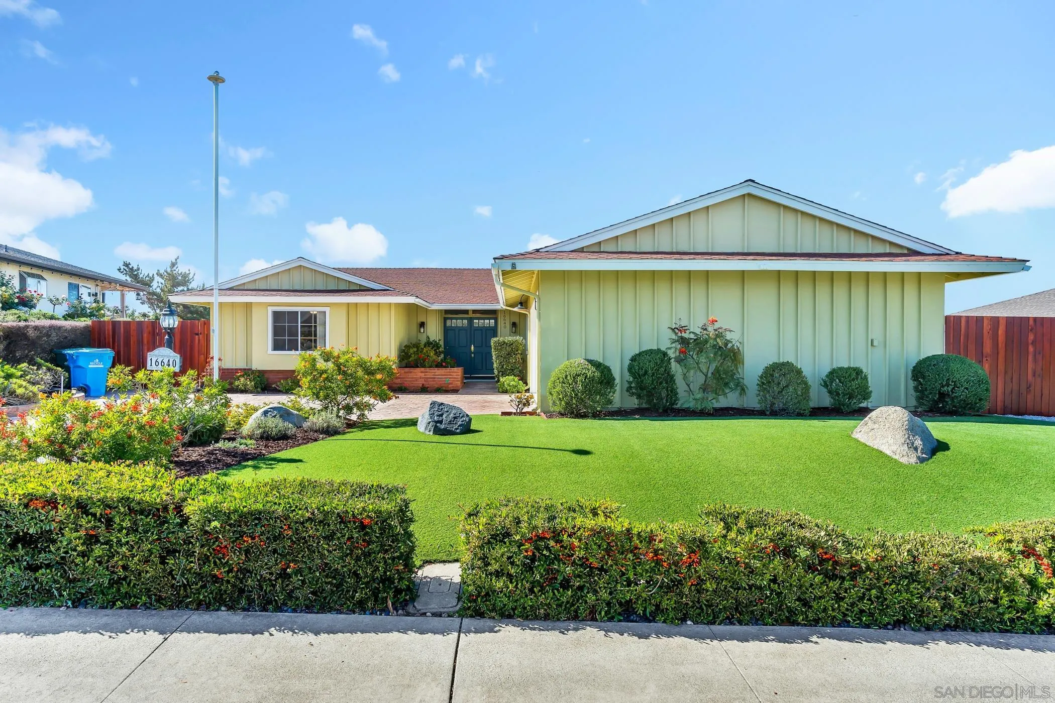 https://cdn.realtyfeed.com/cdn/127/260012526/880fd49aca9238a3a13bc583186c5b36.webp