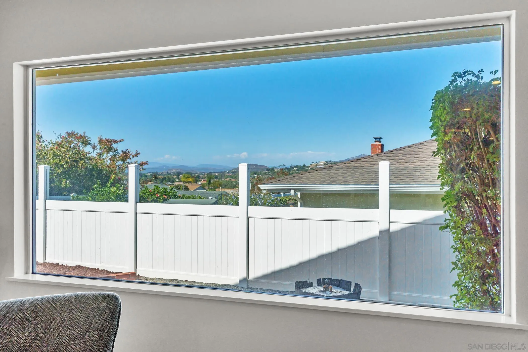 https://cdn.realtyfeed.com/cdn/127/260012526/892d600e27b8b8a933dd3b99d1485e63.webp