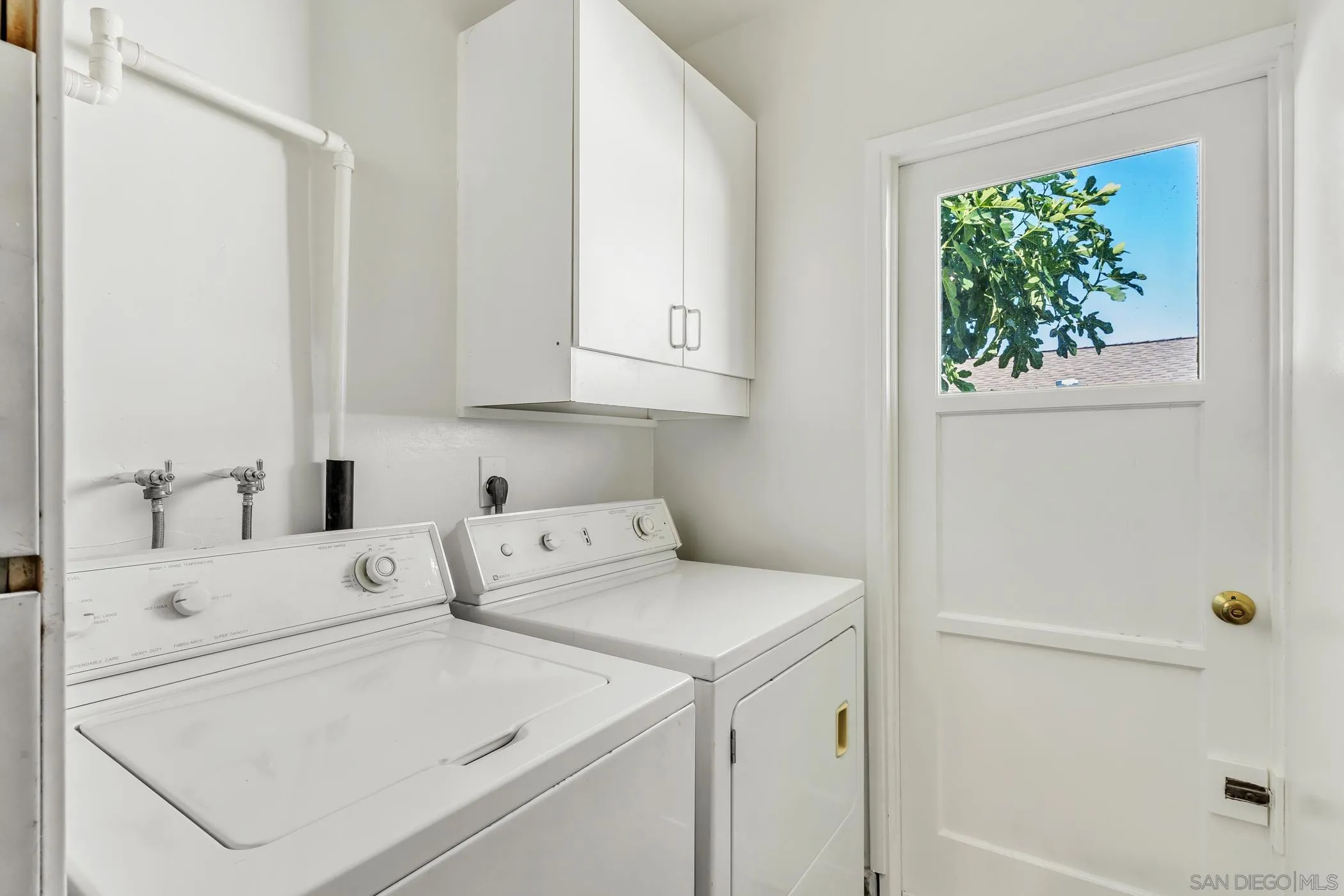 https://cdn.realtyfeed.com/cdn/127/260012526/8a790915656705042e1c50422833397d.webp