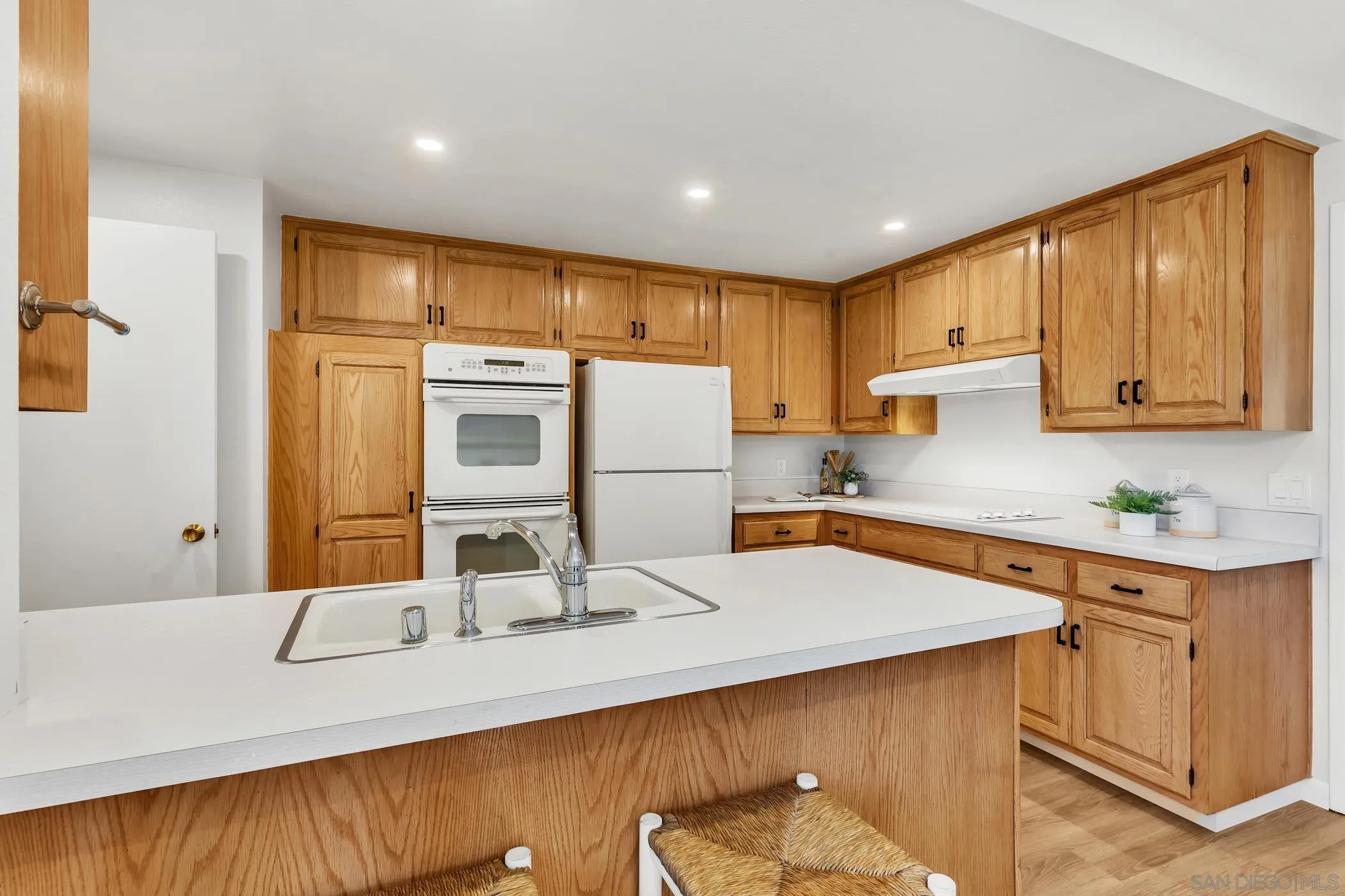 https://cdn.realtyfeed.com/cdn/127/260012526/a1b446501a6457d43a66074b6ba90629.webp