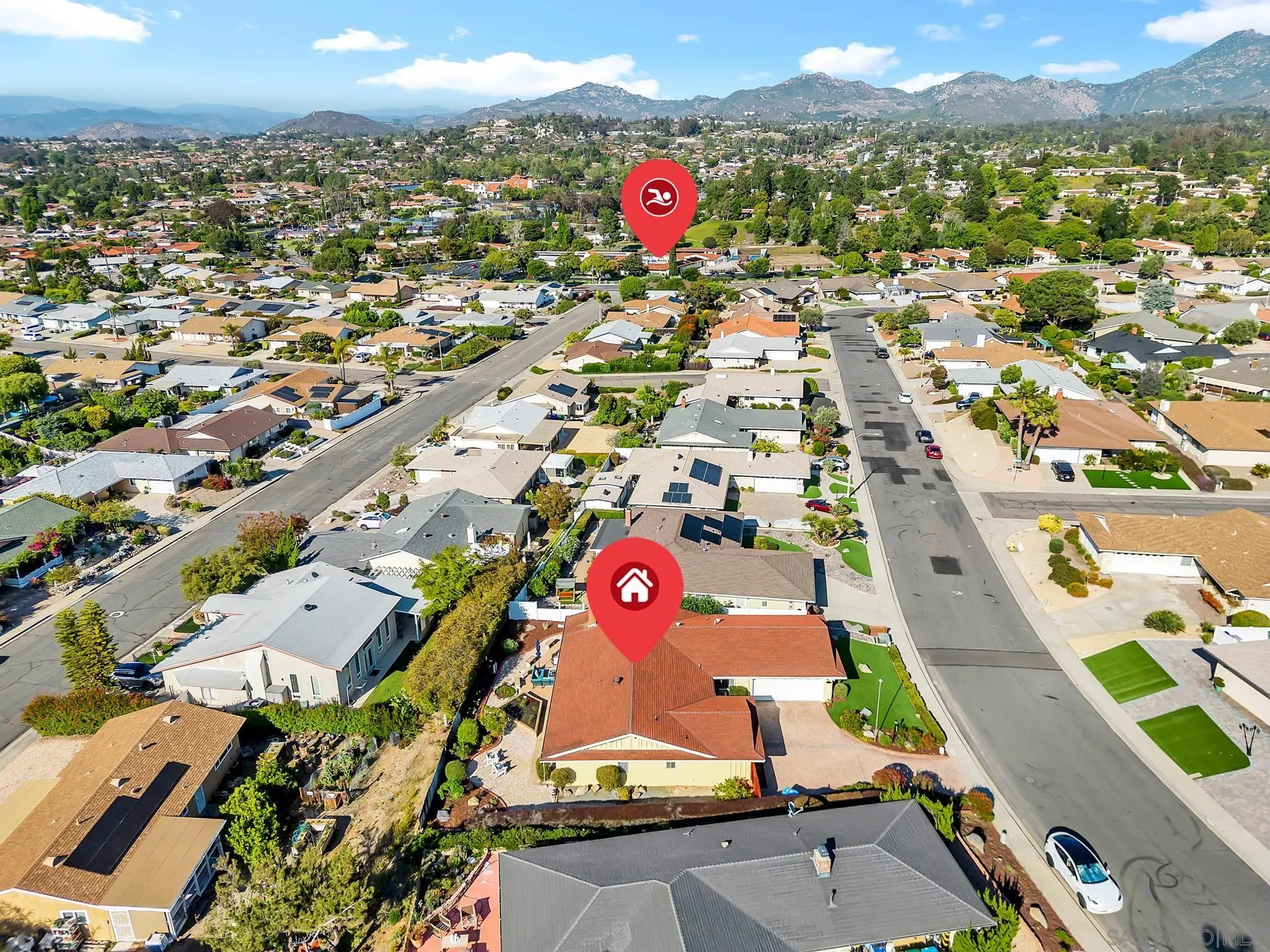 https://cdn.realtyfeed.com/cdn/127/260012526/b8103a8ec244d2d89f10953459c8f49d.webp