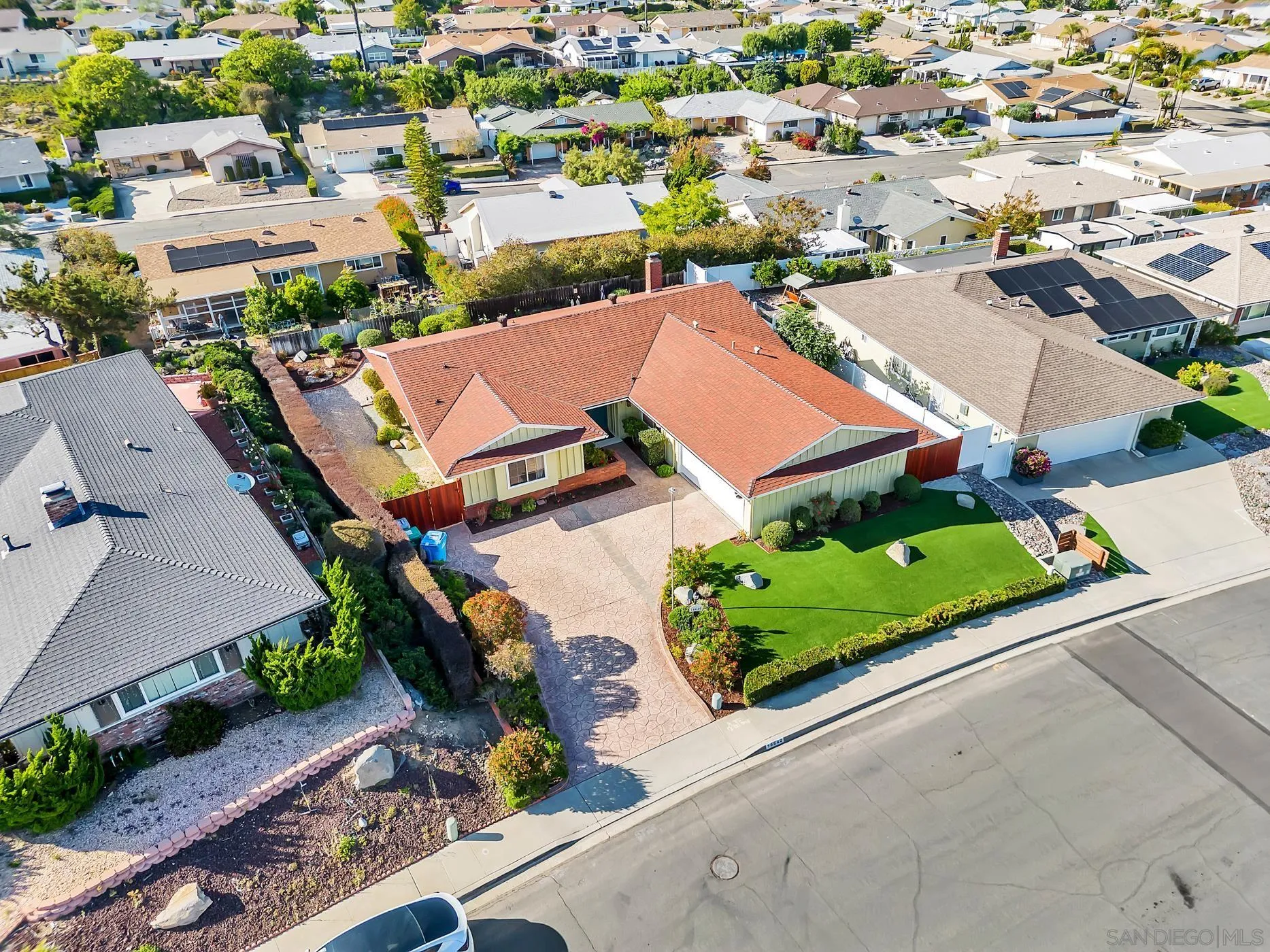 https://cdn.realtyfeed.com/cdn/127/260012526/be4cb37b07e08b1932239fad6d4744be.webp