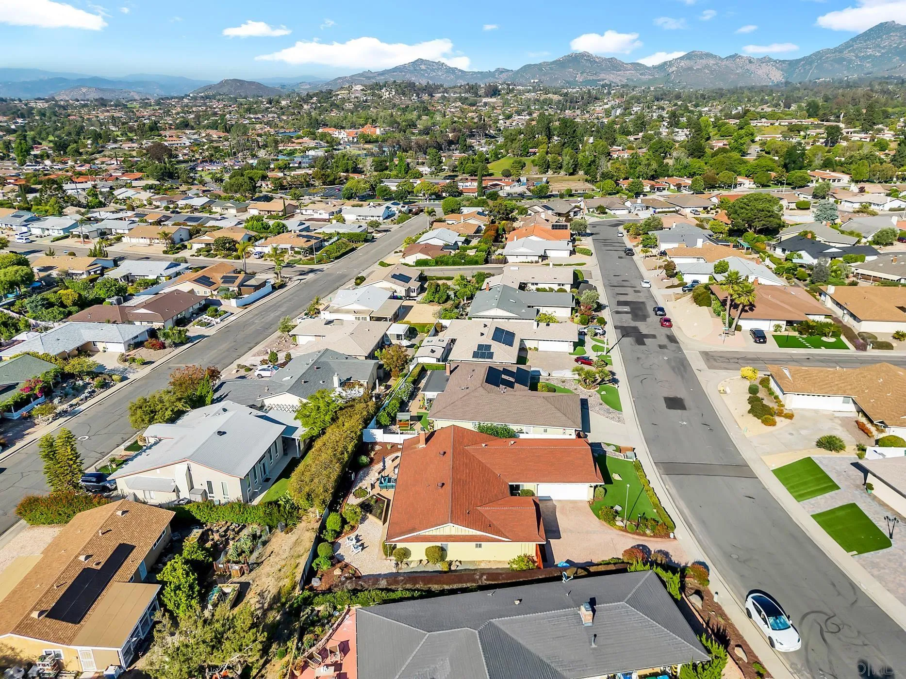 https://cdn.realtyfeed.com/cdn/127/260012526/e1155081aa96ac73e93751c09a545bde.webp