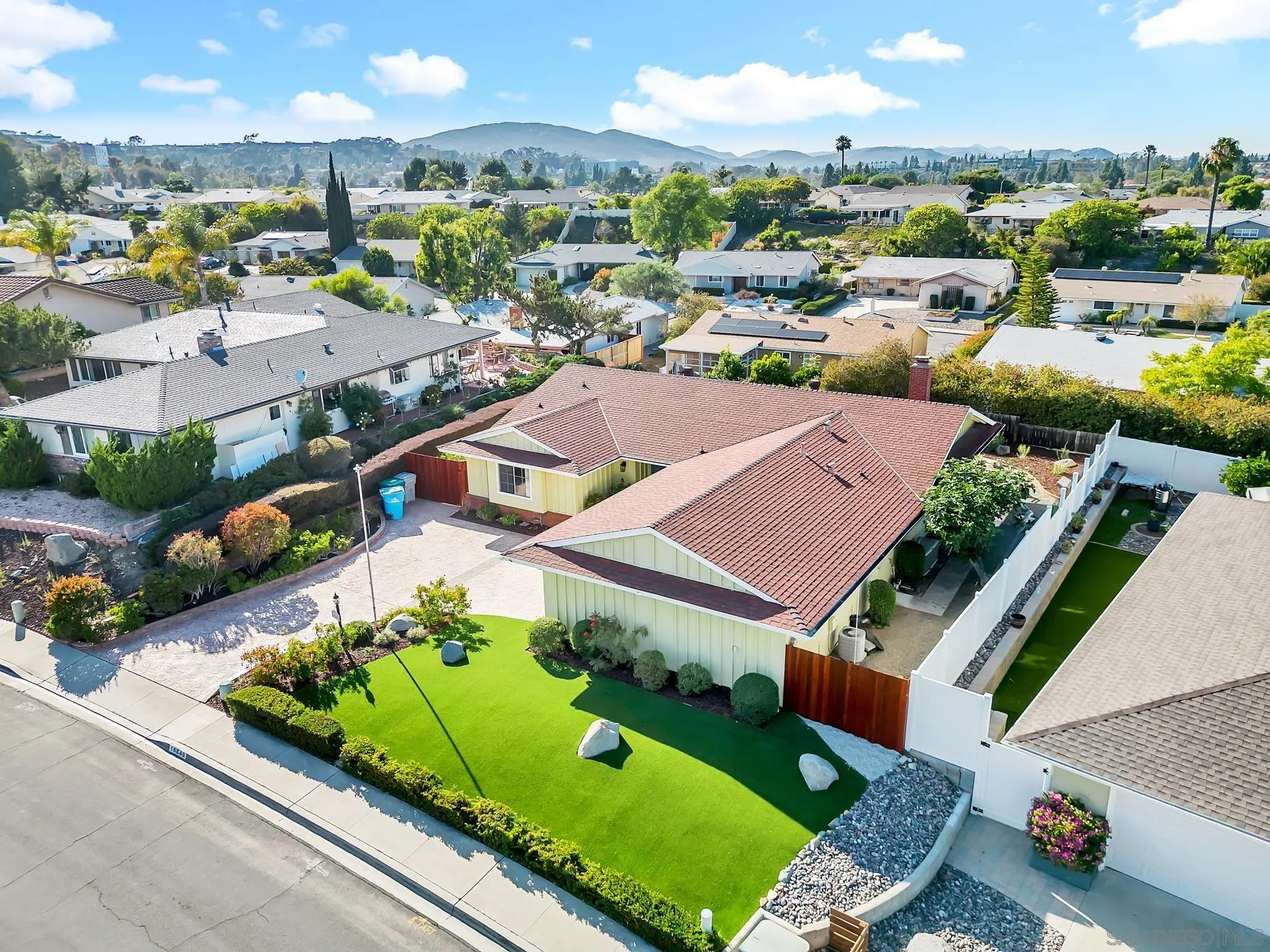 https://cdn.realtyfeed.com/cdn/127/260012526/fdfbccdbf9b01b0aea65d684b780f8da.webp