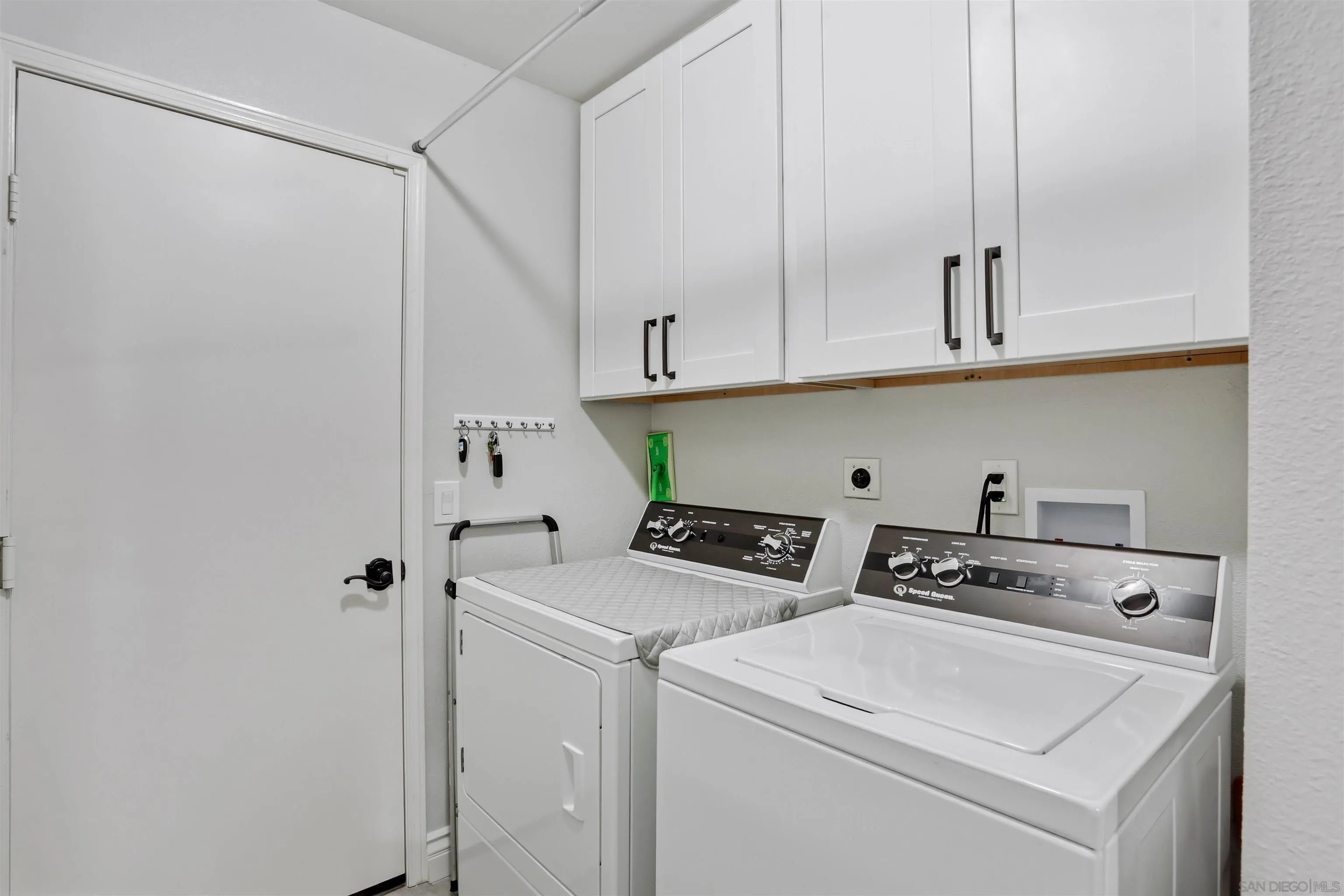 https://cdn.realtyfeed.com/cdn/127/260012530/0d89669ea55036af225c8afd206e9fe8.webp