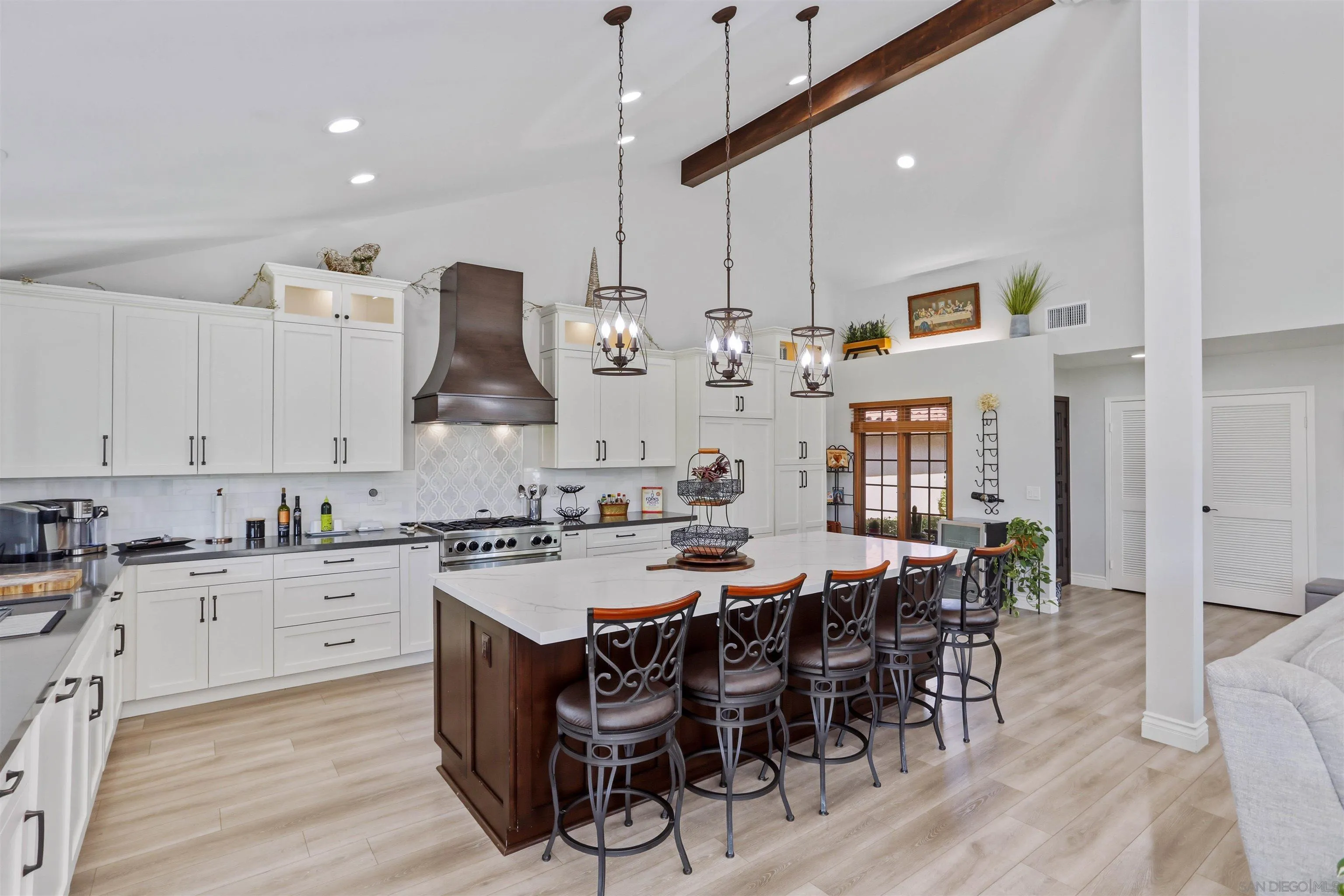 https://cdn.realtyfeed.com/cdn/127/260012530/1b873b1889d094ef54105f8eb6869910.webp