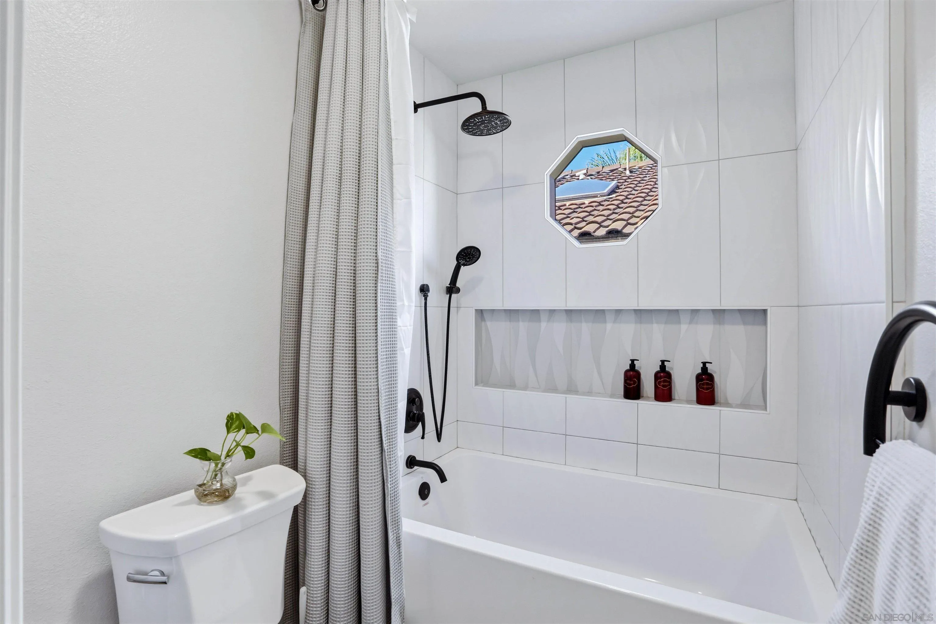 https://cdn.realtyfeed.com/cdn/127/260012530/cea1a177d1c2c31542f7f1e7d4cb8597.webp
