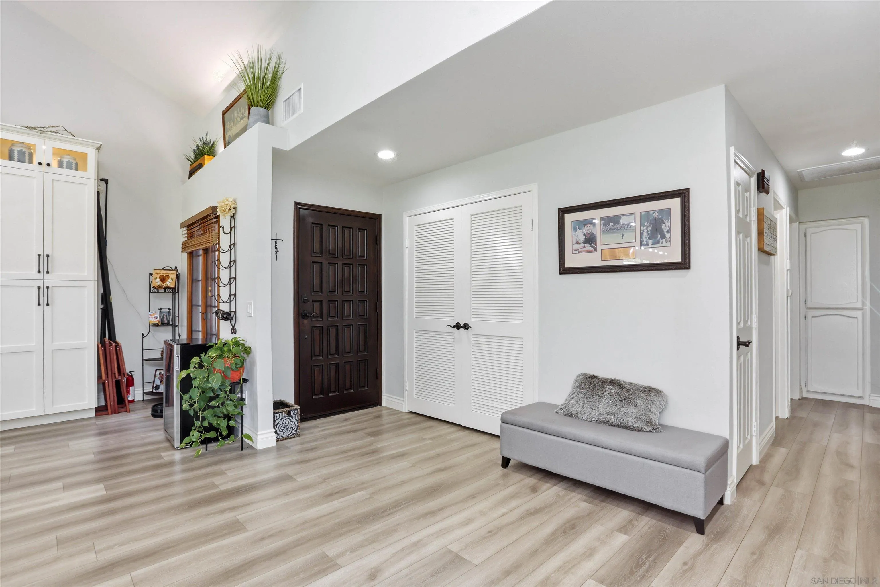 https://cdn.realtyfeed.com/cdn/127/260012530/efe89c2ea4445eb884650fb73da920b5.webp