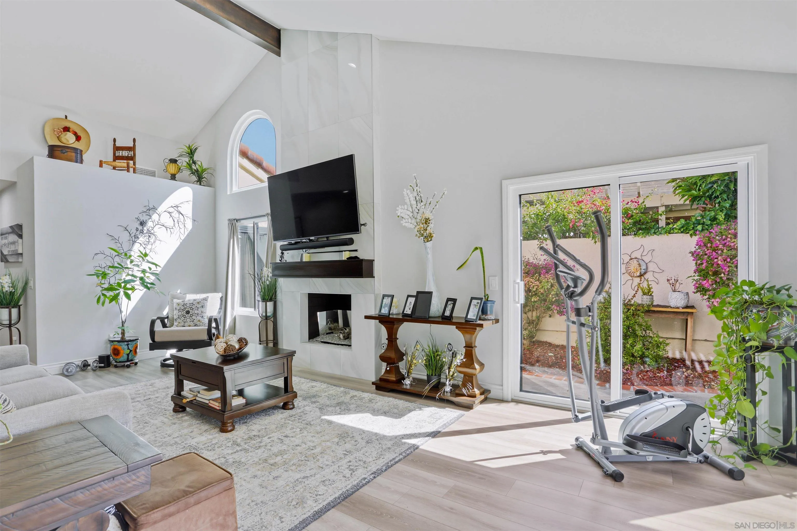 https://cdn.realtyfeed.com/cdn/127/260012530/fe53e320691b5cf363336d6c1a33efcf.webp