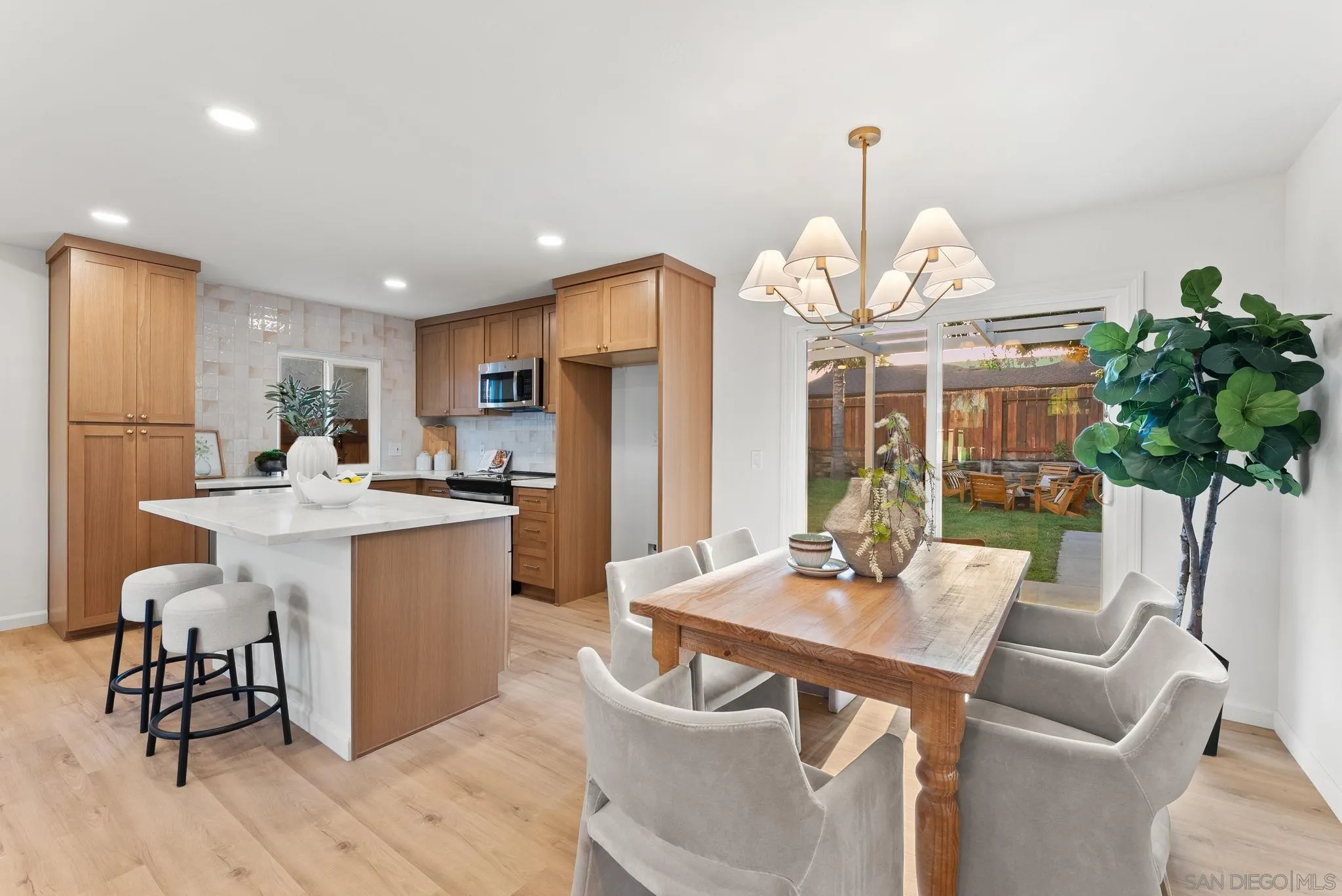 https://cdn.realtyfeed.com/cdn/127/260012531/0b9f7f639ce69c8cb785b8e408321aef.webp
