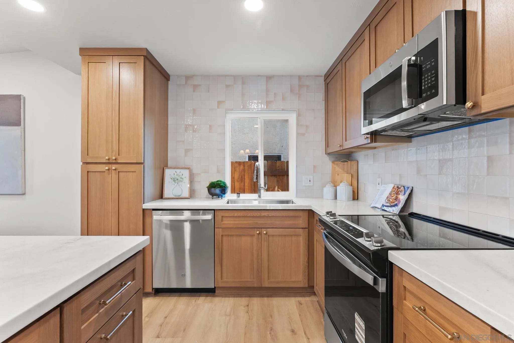 https://cdn.realtyfeed.com/cdn/127/260012531/3e3bf726d27e39120b884f52e636d969.webp